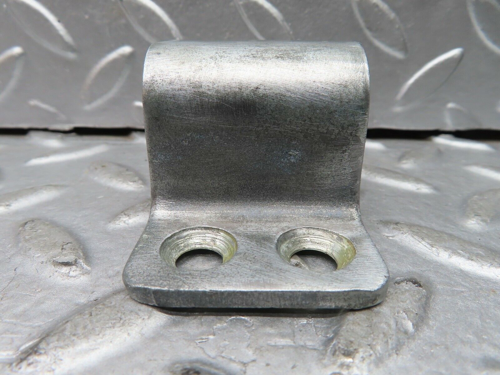 21140 Mercedes-Benz W123 230E Door Lock Latch Right Side