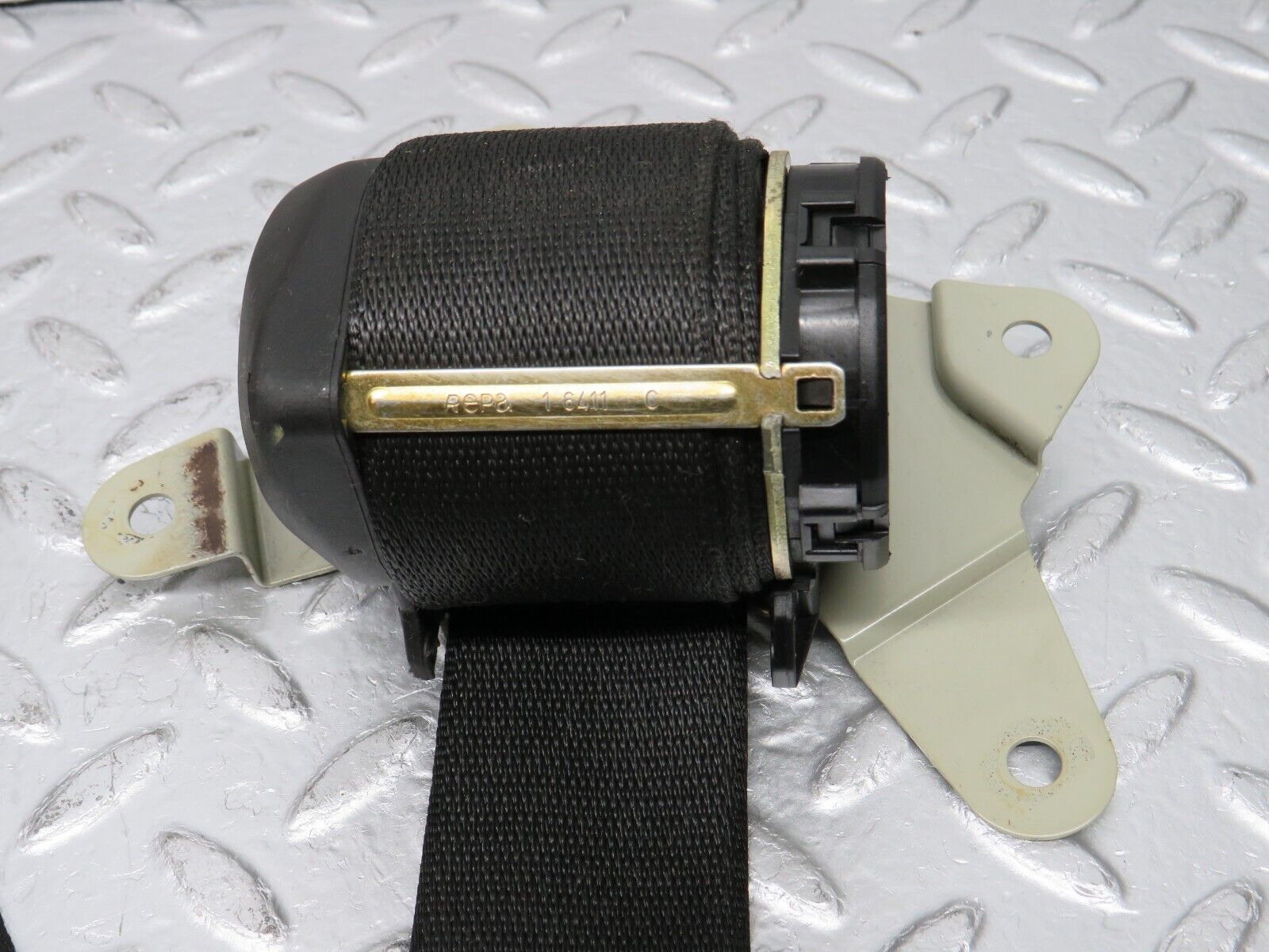 32637 Mercedes-Benz S124 300TE Rear Seat Belt With Buckles 1248607085