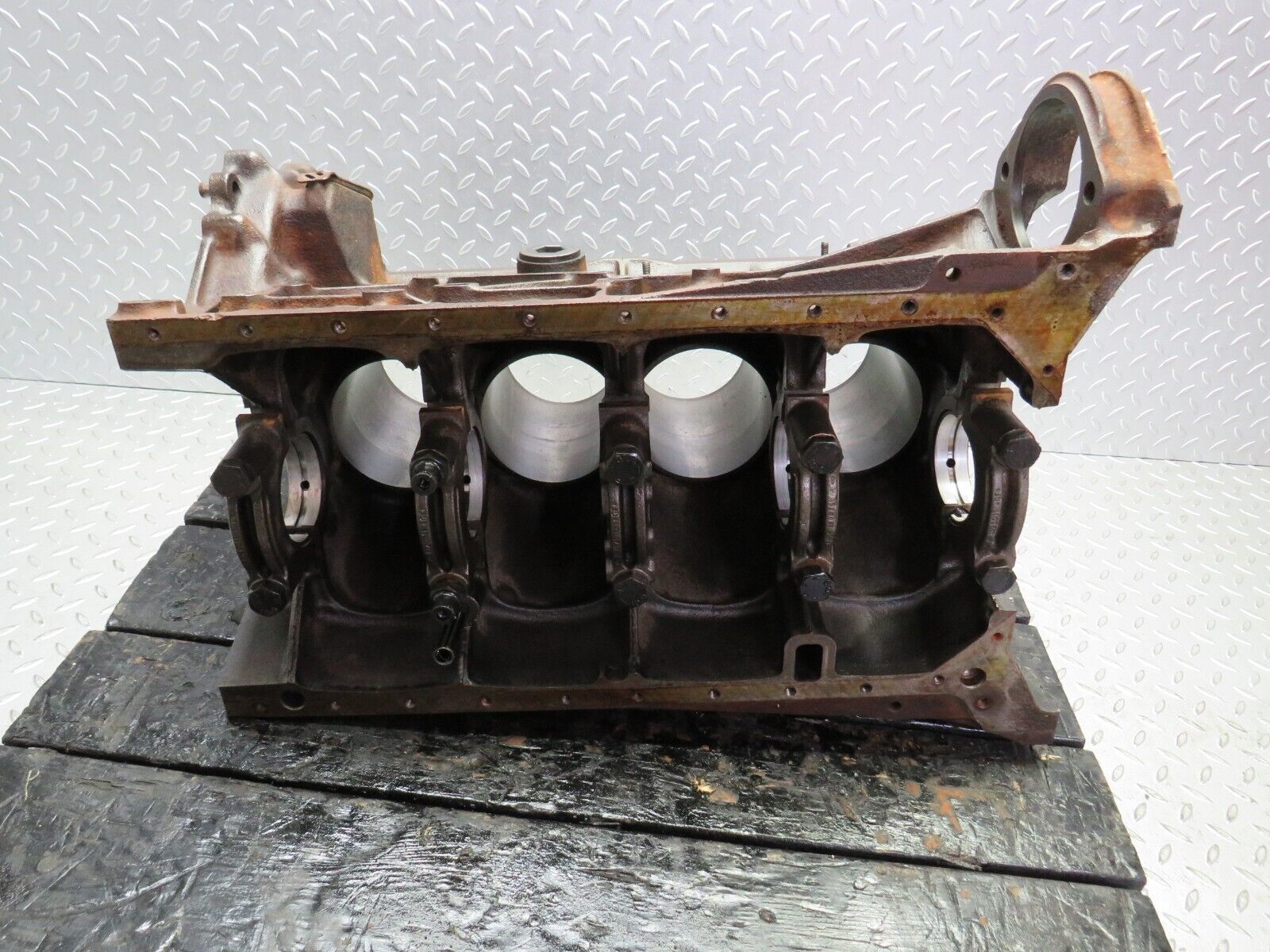 29957 Mercedes-Benz W123 230E Engine Block 1020110301 M102.980