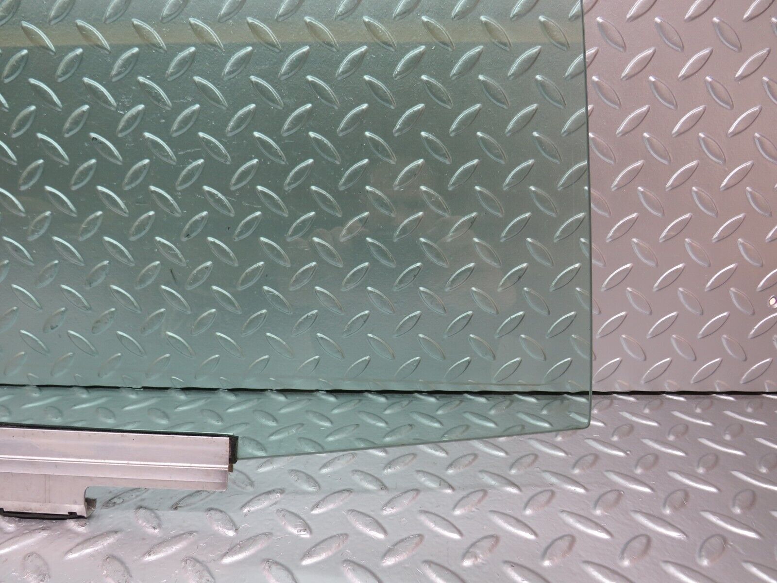 25644 Mercedes-Benz W124 280E Rear Right Door Window Glass