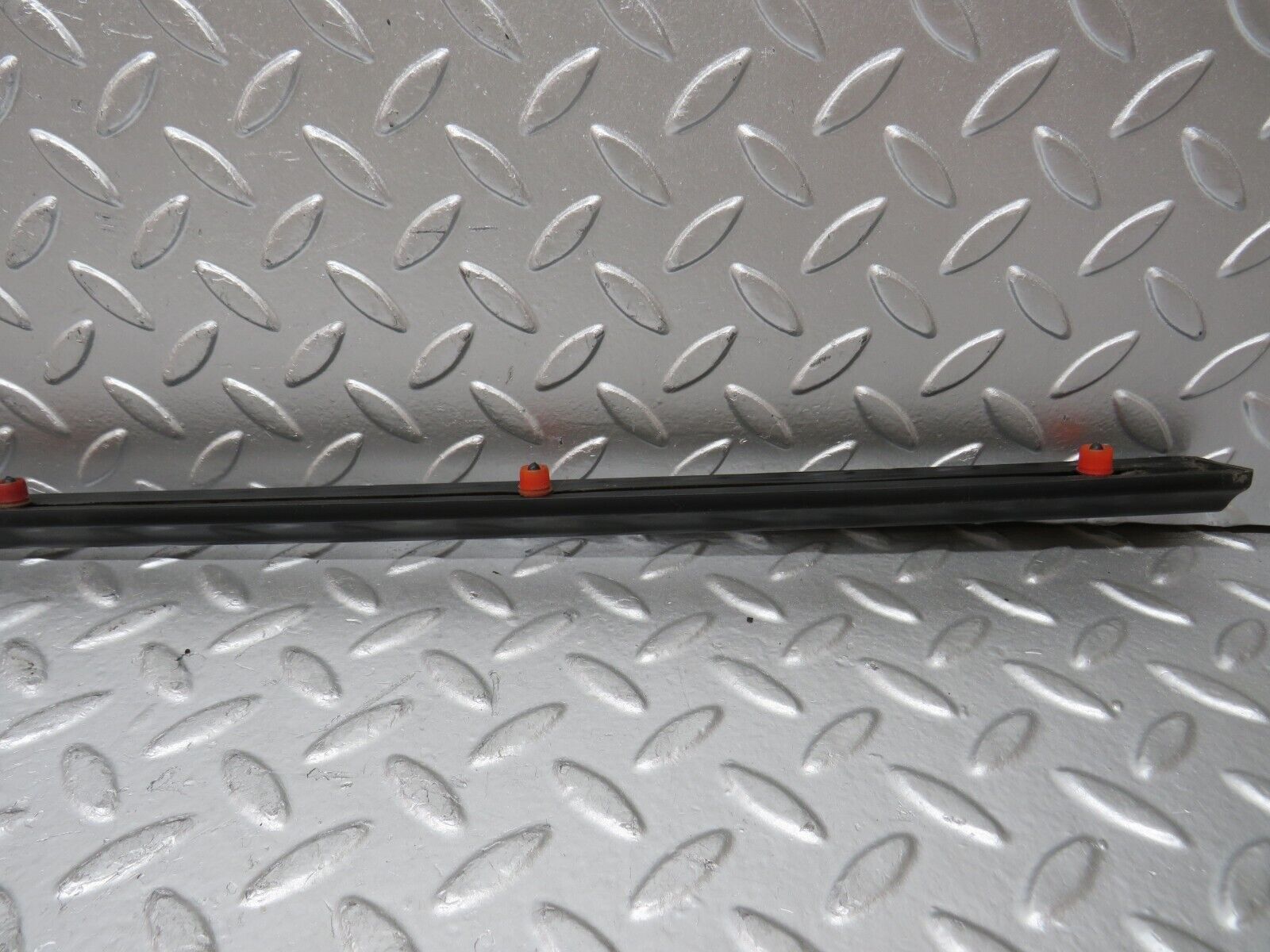 27959 Mercedes-Benz W123 280E Rear Left Fender Wing Centre Moulding Trim