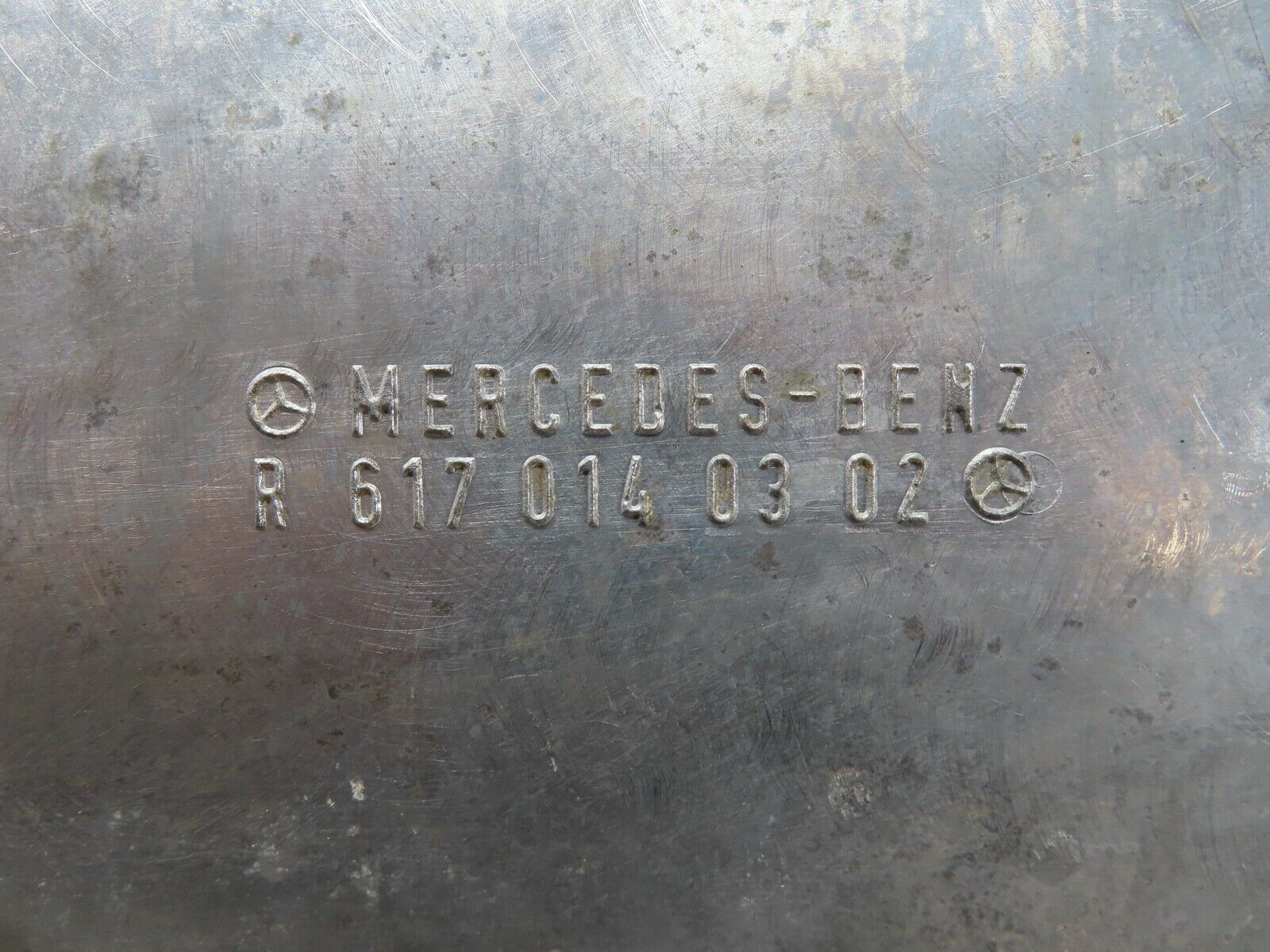 19273 Mercedes-Benz W123 300D Oil Pan Oil Sump 6170140302