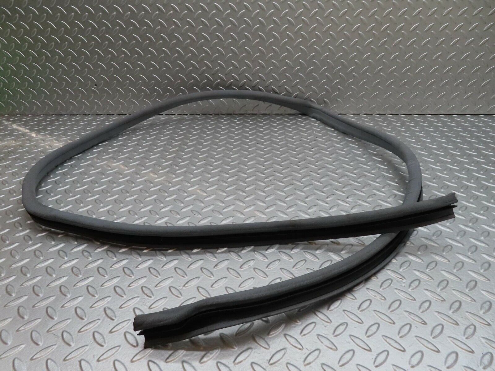 15020 Mercedes-Benz W140 S320 Rear Right Door Seal