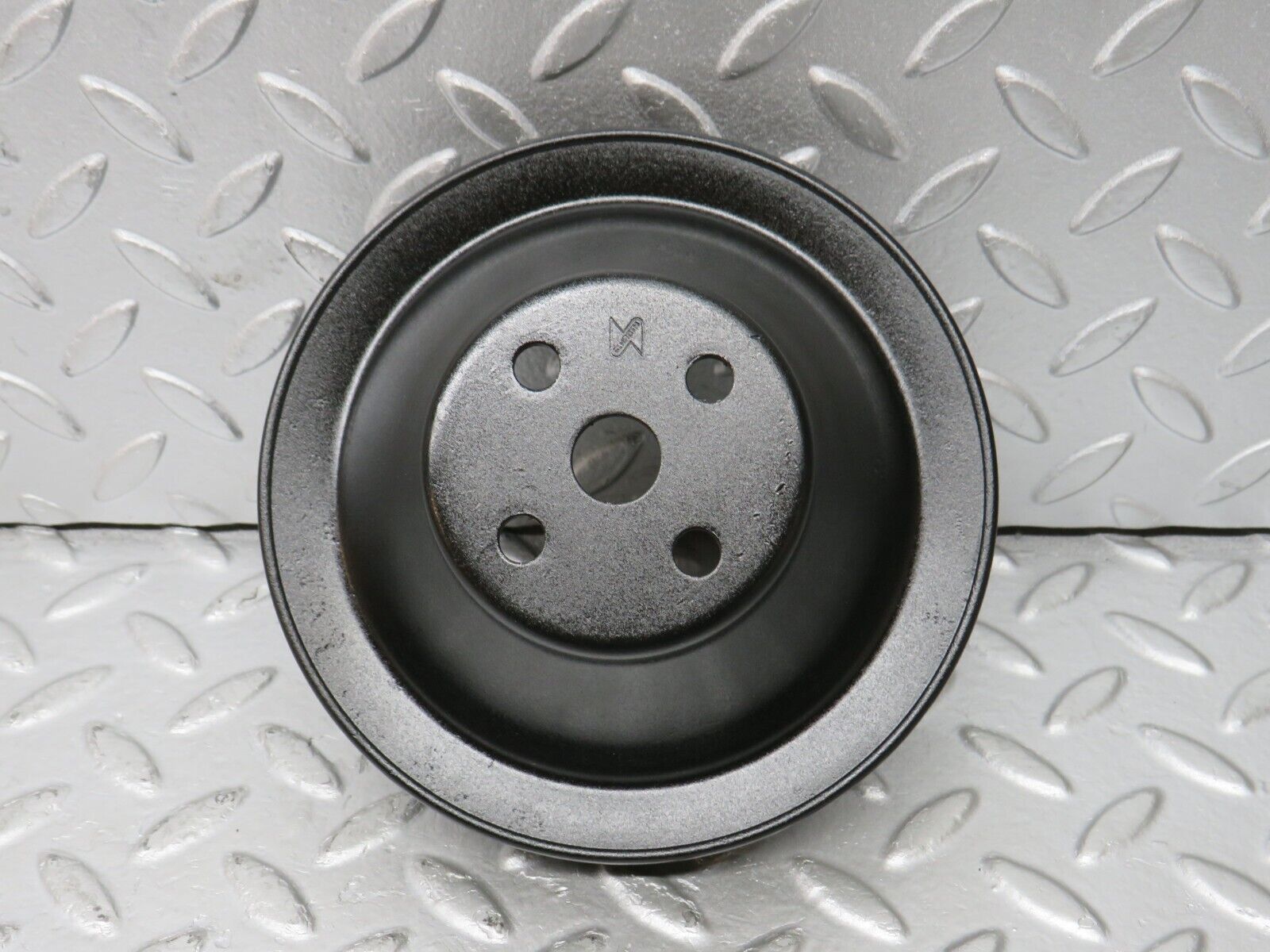 32907 Mercedes-Benz W123 300D Water Pump Pulley