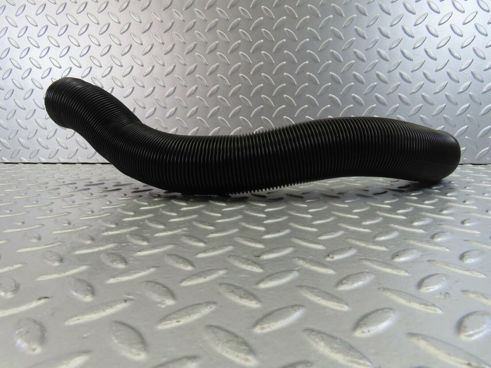 10049 Mercedes-Benz C123 230CE Coupe Air Duct Pipe Hose