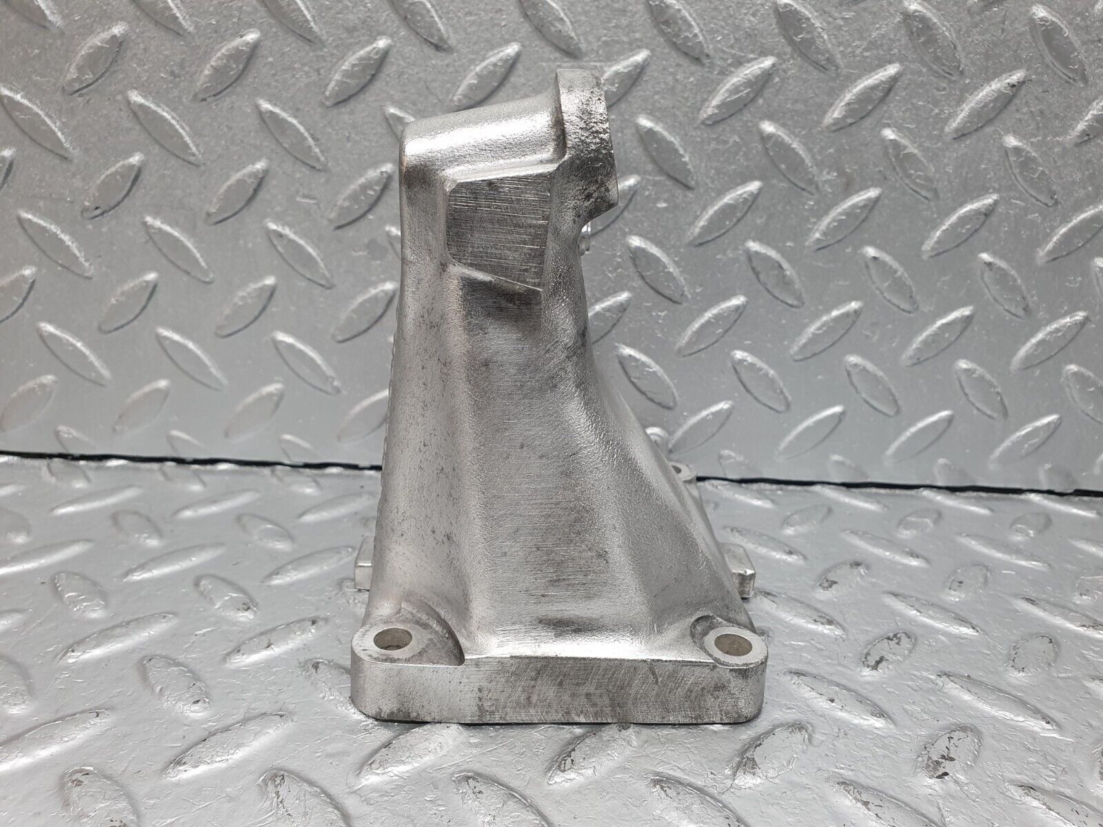 41012 Mercedes-Benz W126 300SE Engine Mount Bracket Right Side 6032230704