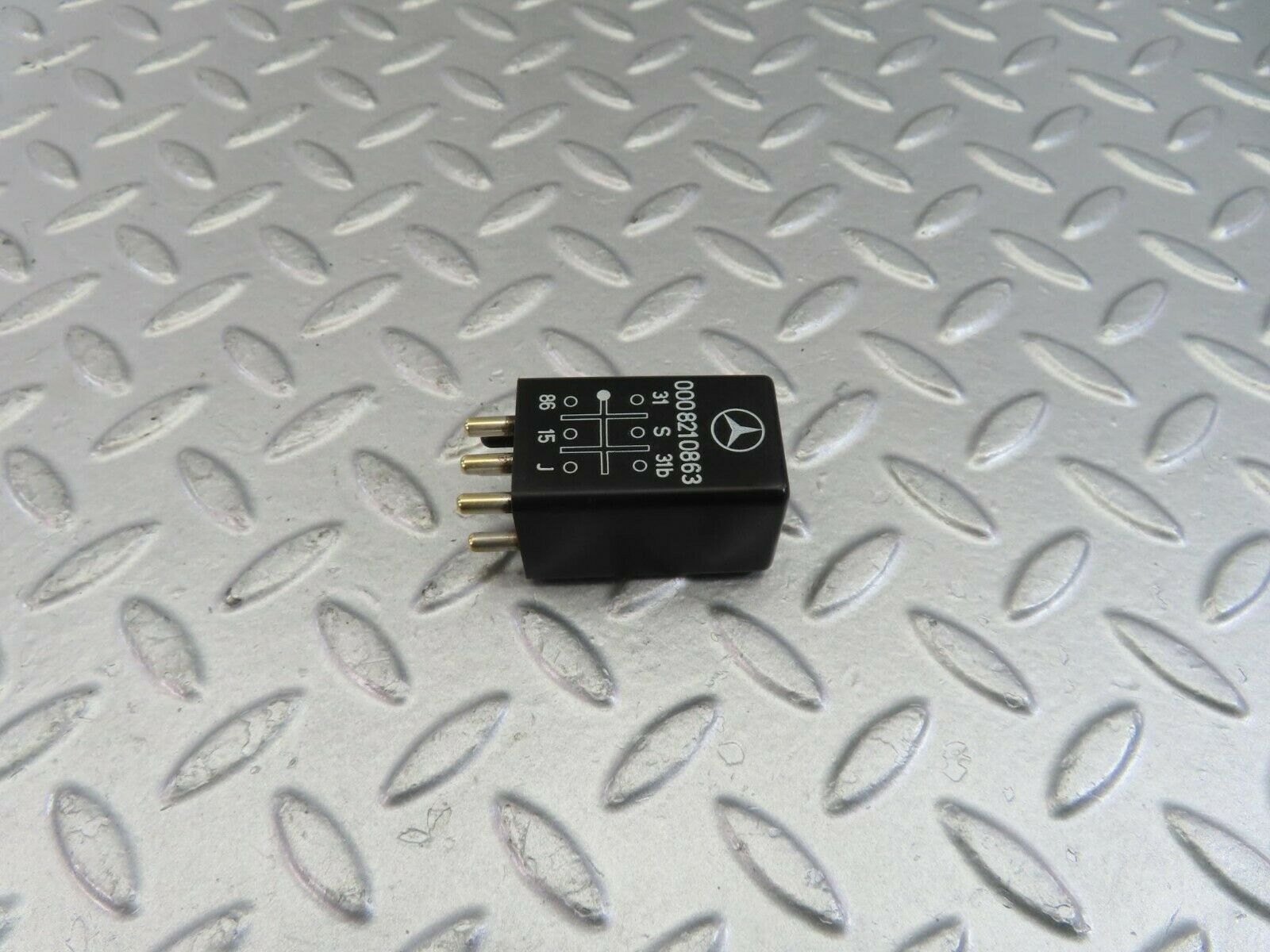 10093 Mercedes-Benz C123 230CE Coupe Intermittent Wiper Relay 0008210863