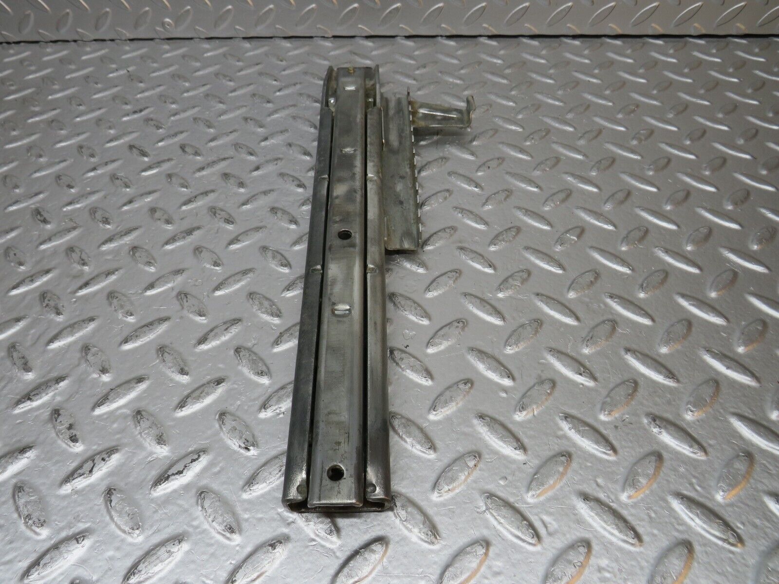 31173 Mercedes-Benz W123 230E Front Right Seat Rail