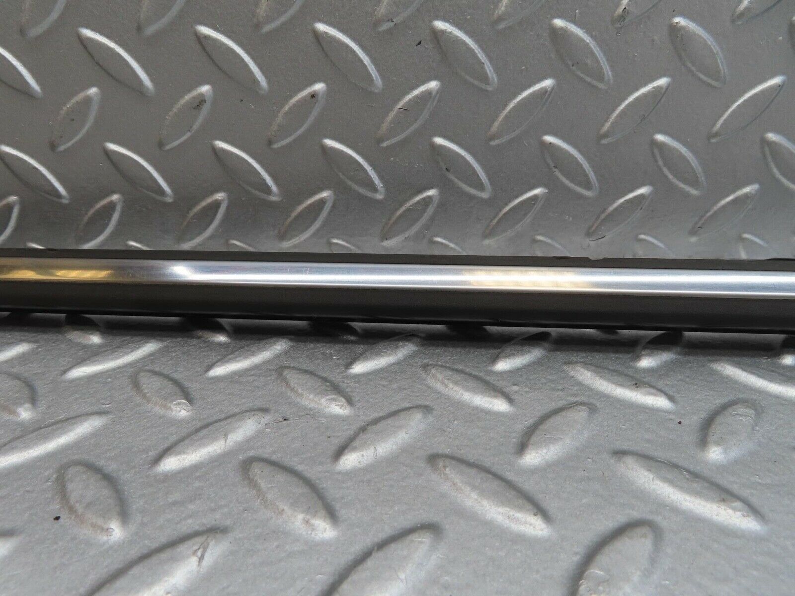 13450 Mercedes-Benz W123 200 Rear Left Fender Wing Centre Moulding Trim