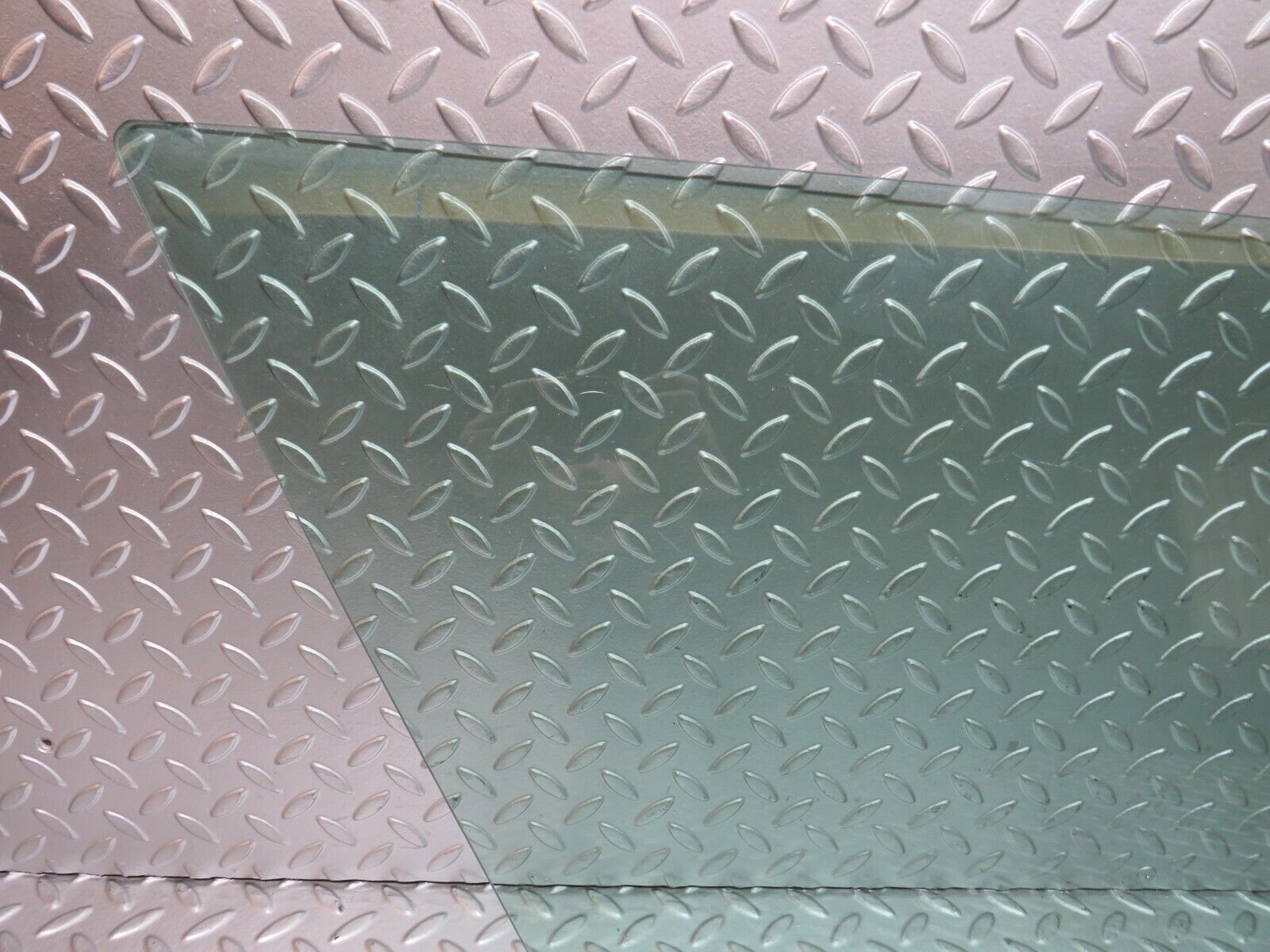 27843 Mercedes-Benz S124 300TE Wagon Rear Left Trunk Quarter Window Glass