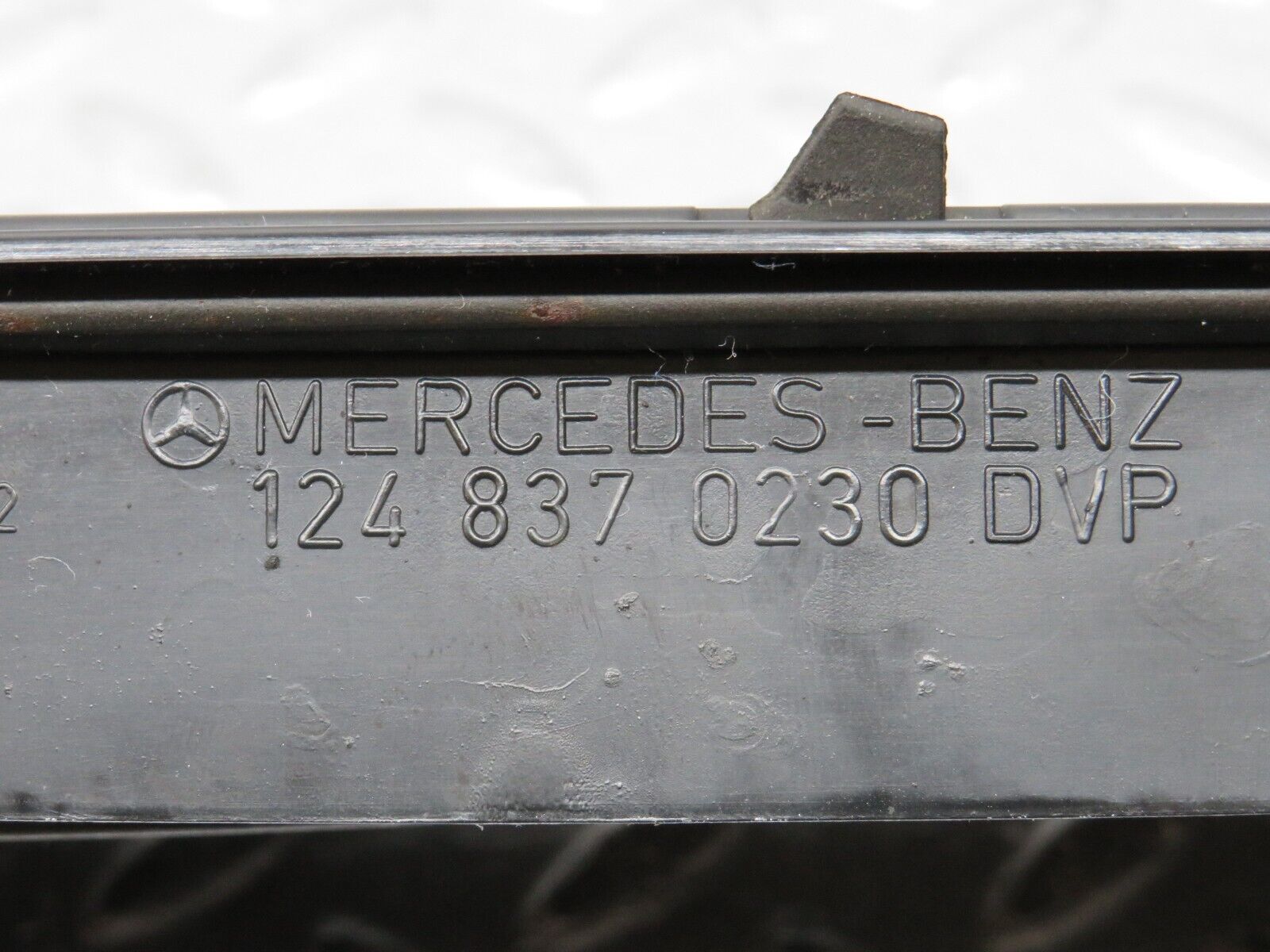 31389 Mercedes-Benz S124 220TE Wagon Air Intake Vent 1248370230 1248370242