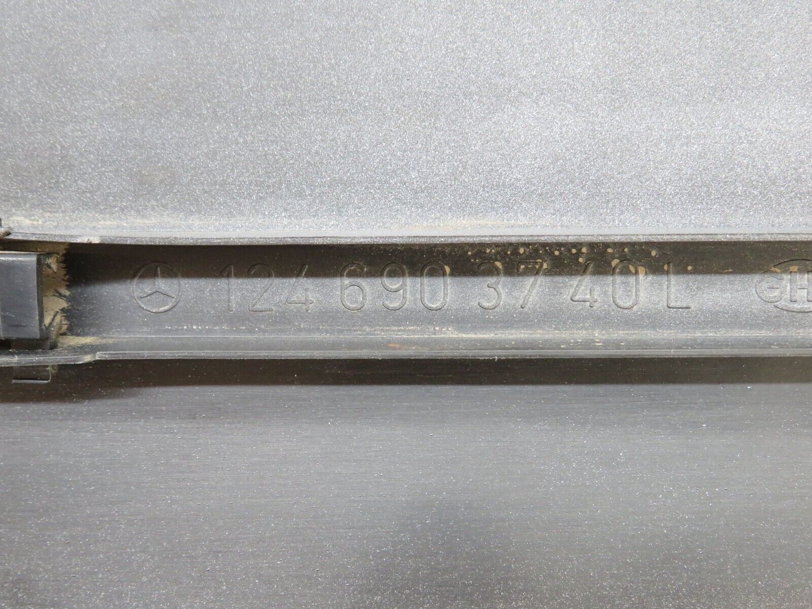 26457 Mercedes-Benz C124 220CE Rear Left Fender Wing Moulding Trim 1246903740