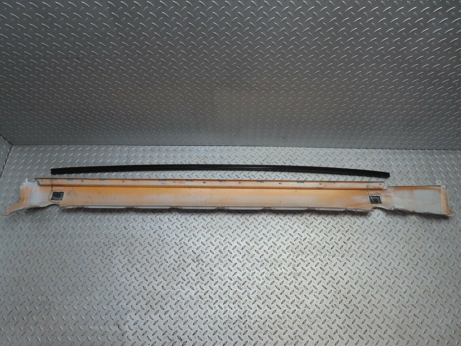 16507 Mercedes-Benz W124 260E Side Skirt Left Side