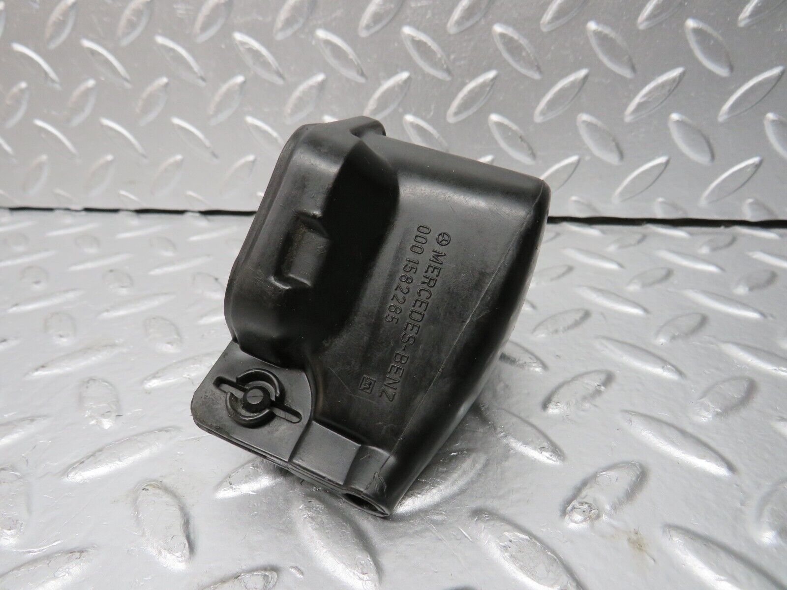 31625 Mercedes-Benz W201 190LE 1.8L Ignition Coil Cover Cap 0001582285