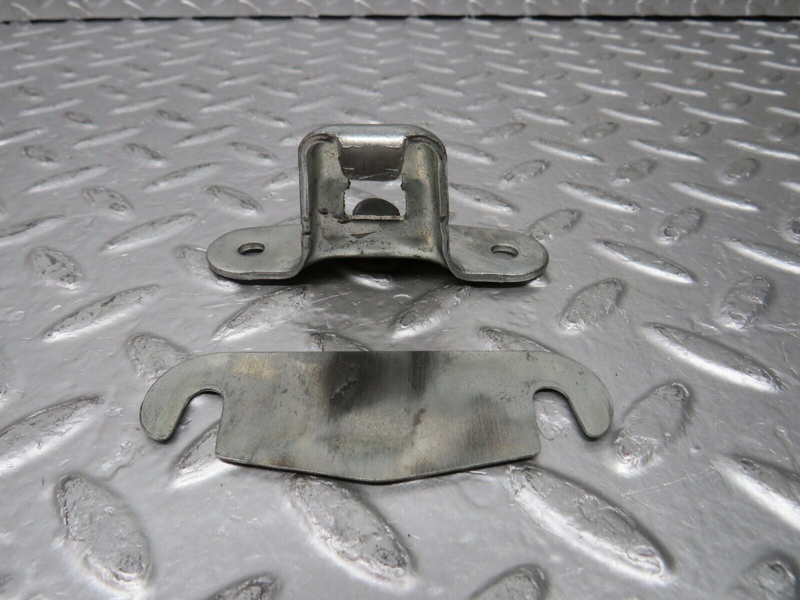 29711 Mercedes-Benz W123 230E Trunk Lock Latch 1237580150