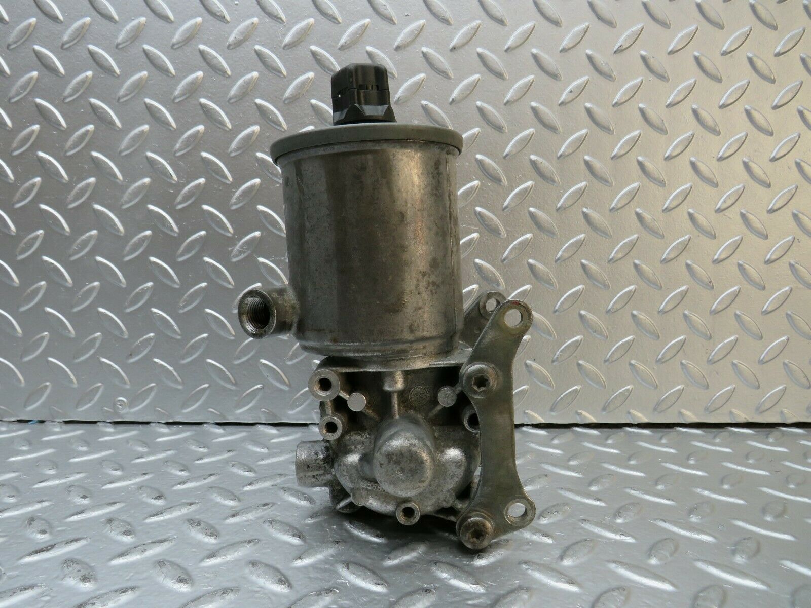 23096 Mercedes-Benz C123 230CE Coupe Power Steering Pump 2014601180