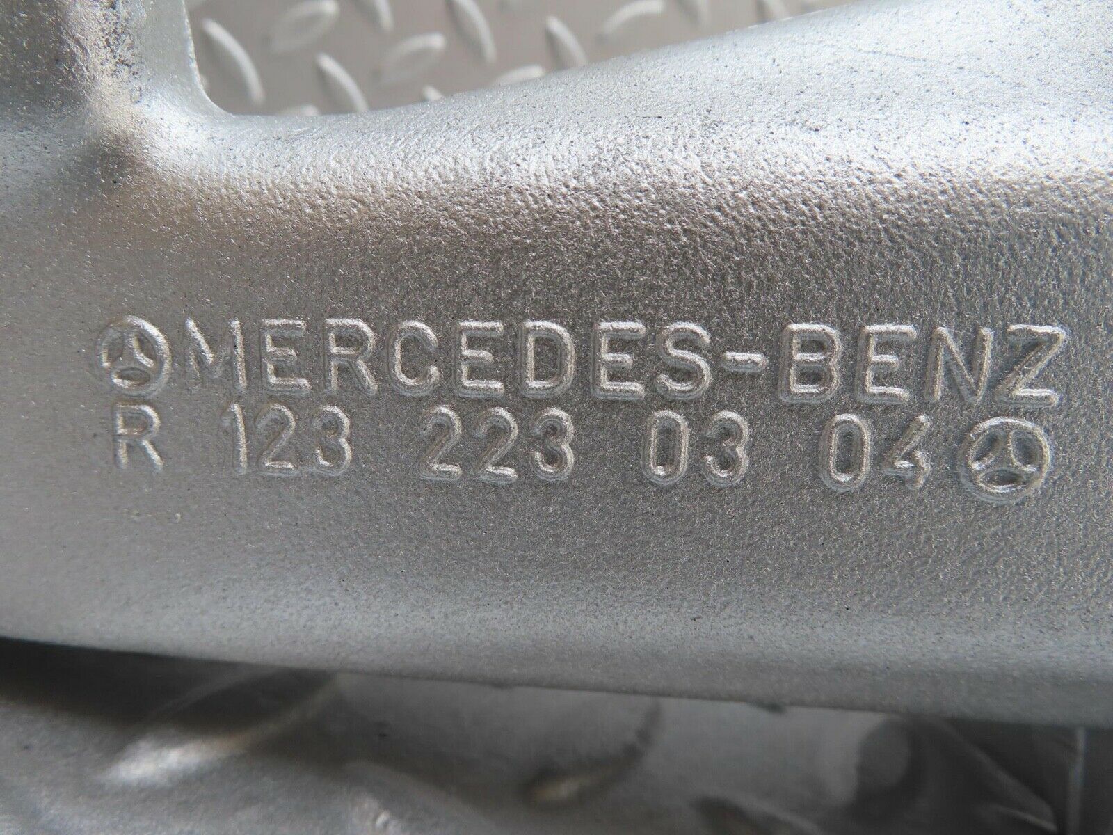 15973 Mercedes-Benz W123 280E Engine Mount Bracket Right Side 1232230304