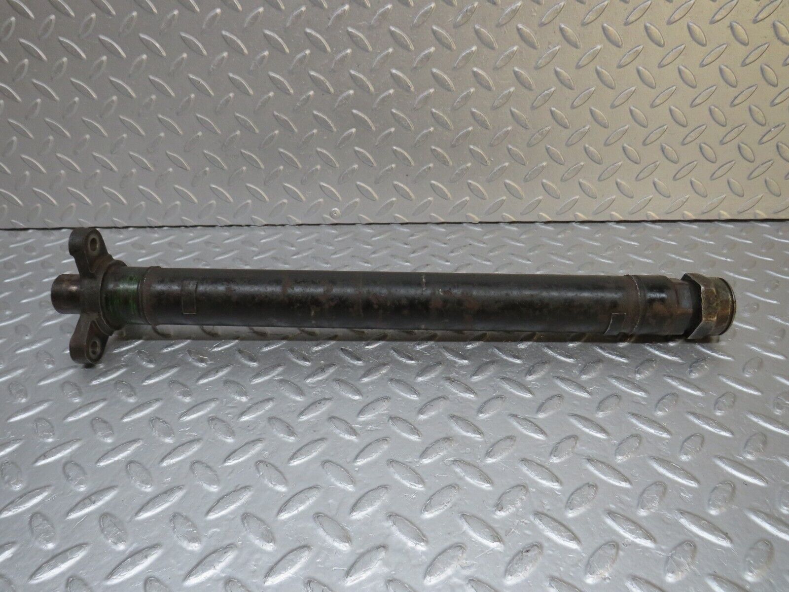 37588 Mercedes-Benz W109 300SEL Prop Shaft 1084130112