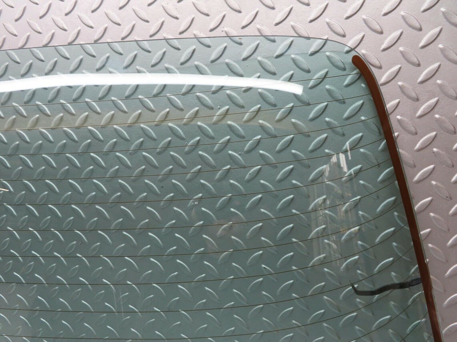 13539 Mercedes-Benz W123 200 Rear Heated Windscreen Glass