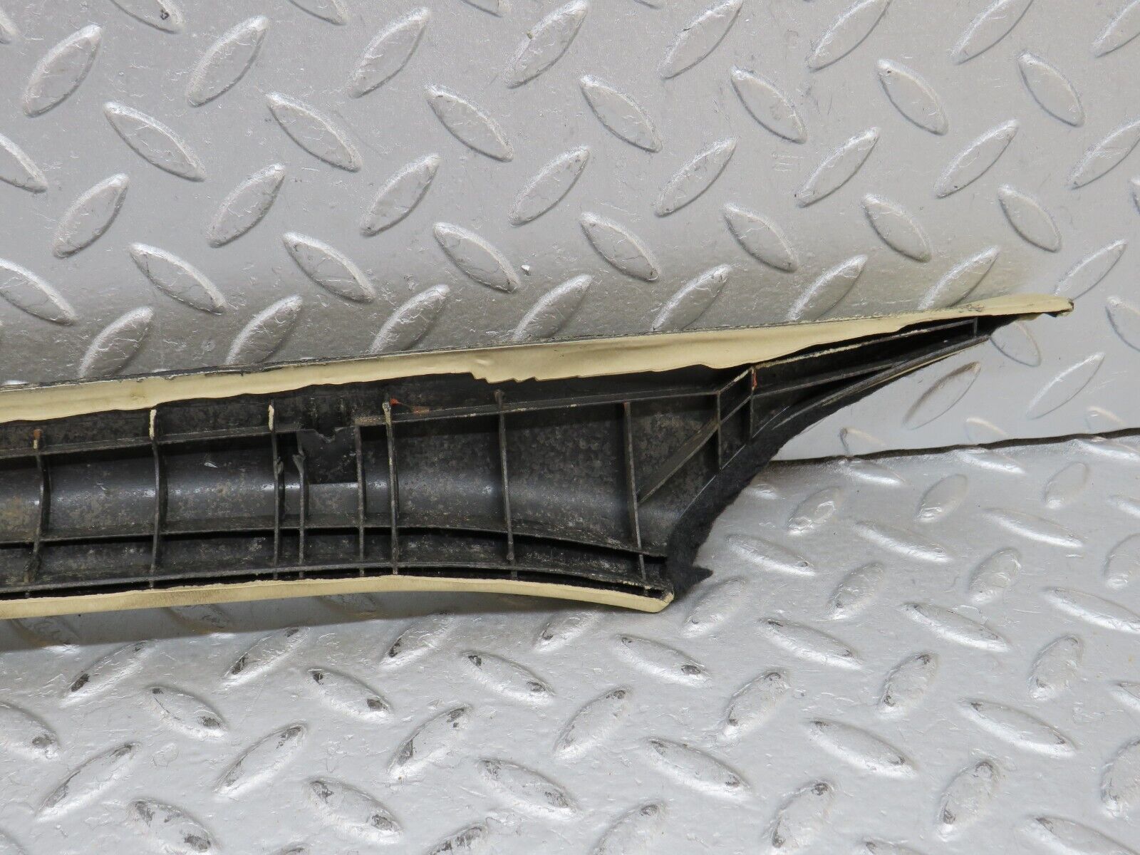 36487 Mercedes-Benz W201 190E 2.0L A Pillar Cover Trim Right Side Beige 2016922089