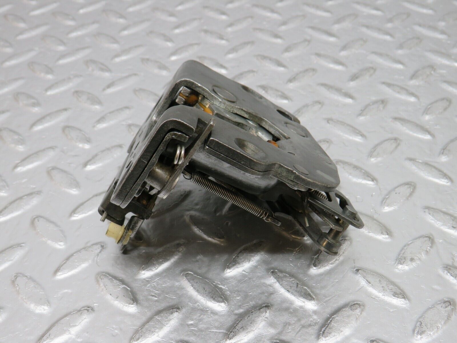 0794 Mercedes-Benz W116 350SE Door Lock Mechanism Left