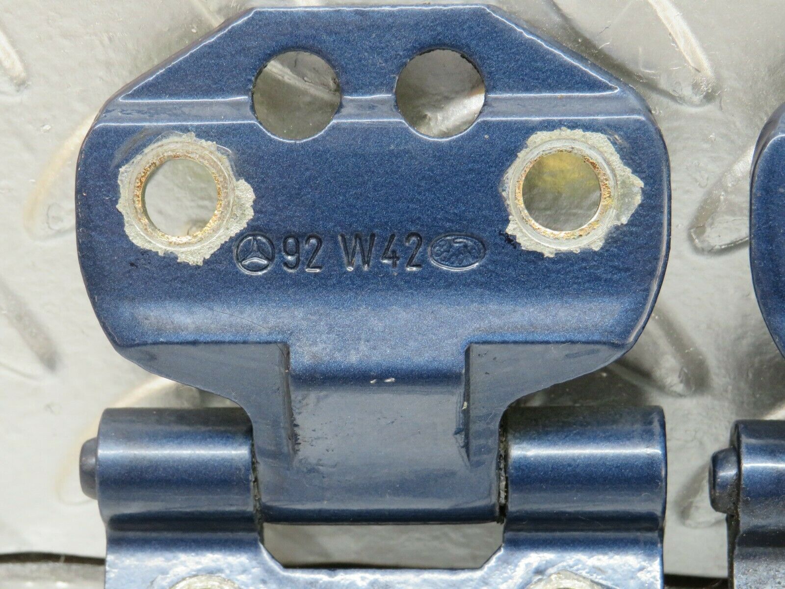 24395 Mercedes-Benz S124 220TE Wagon Door Hinge Left Side