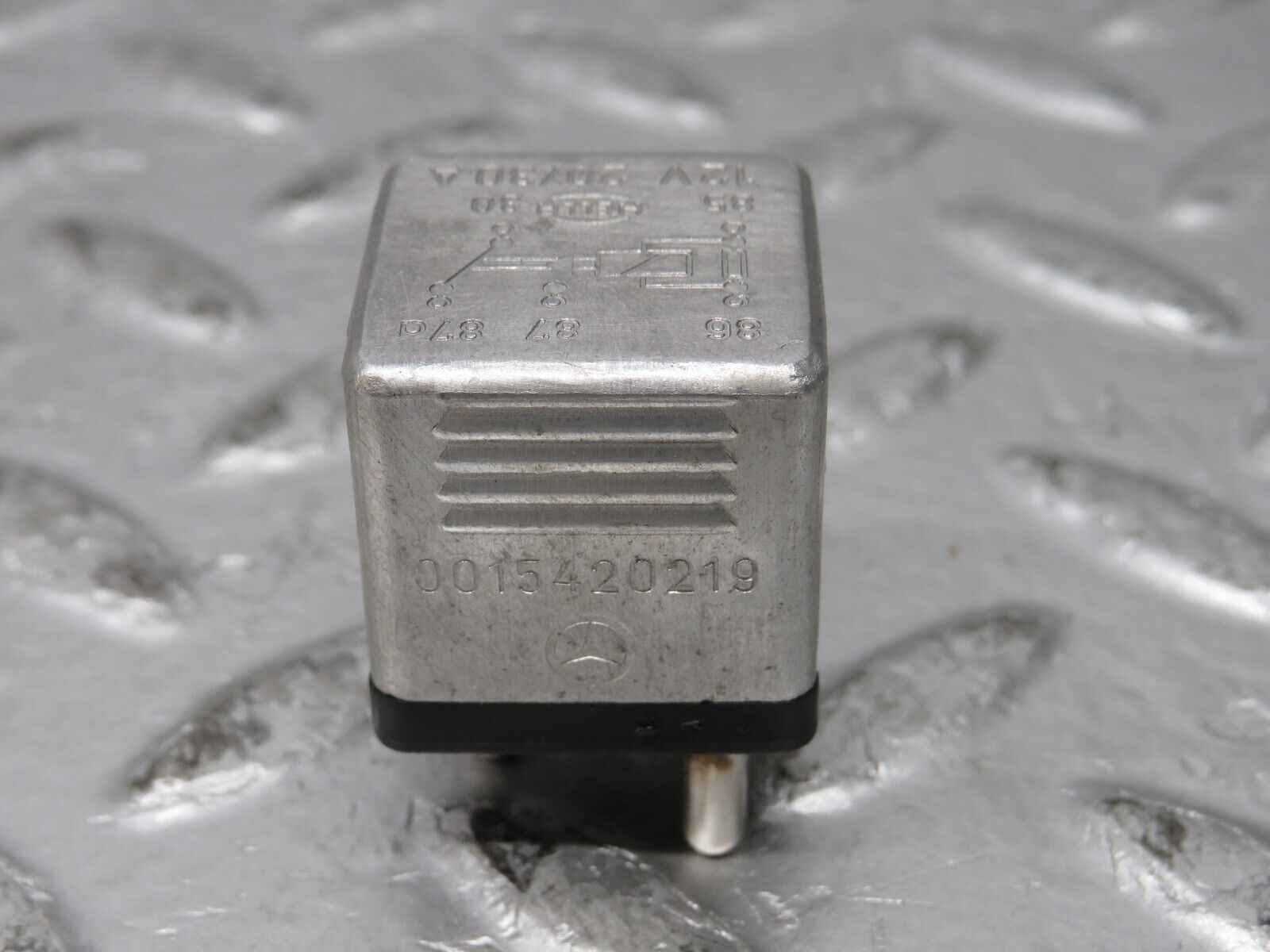 32055 Mercedes-Benz W123 230E Multi Purpose Relay 0015420219