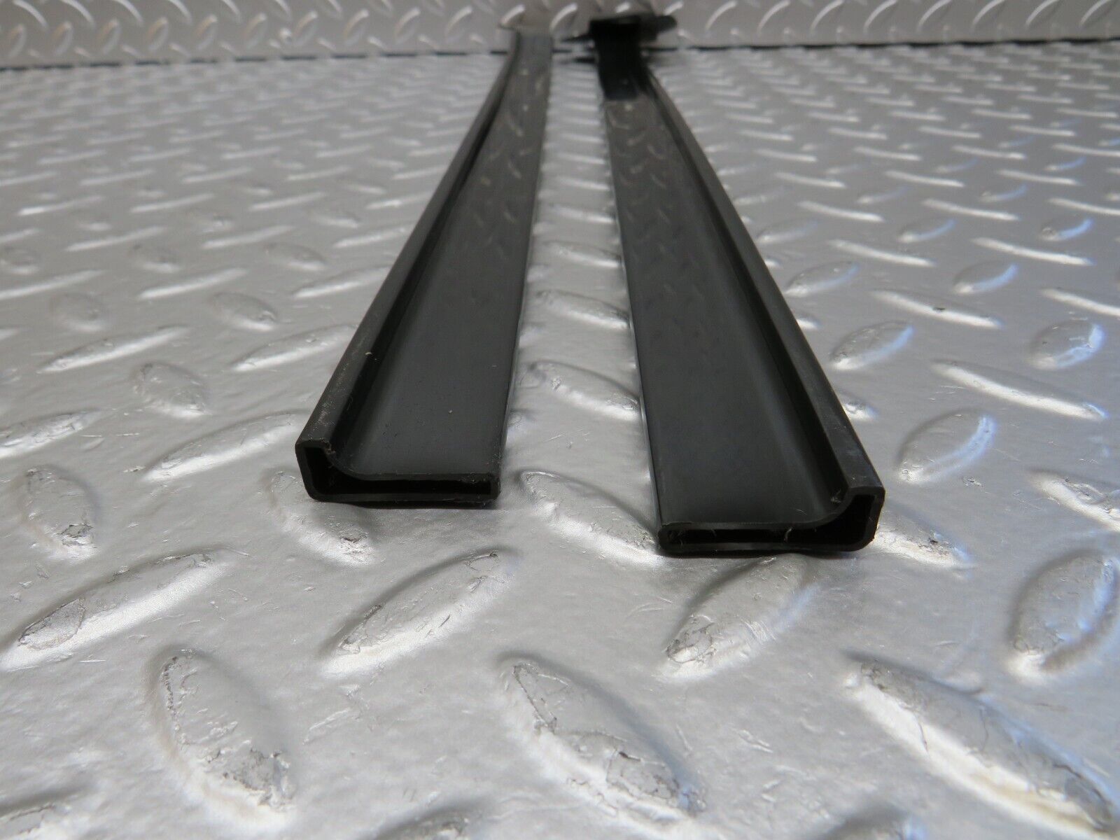 25571 Mercedes-Benz W123 200 Seat Belt Runner Pair