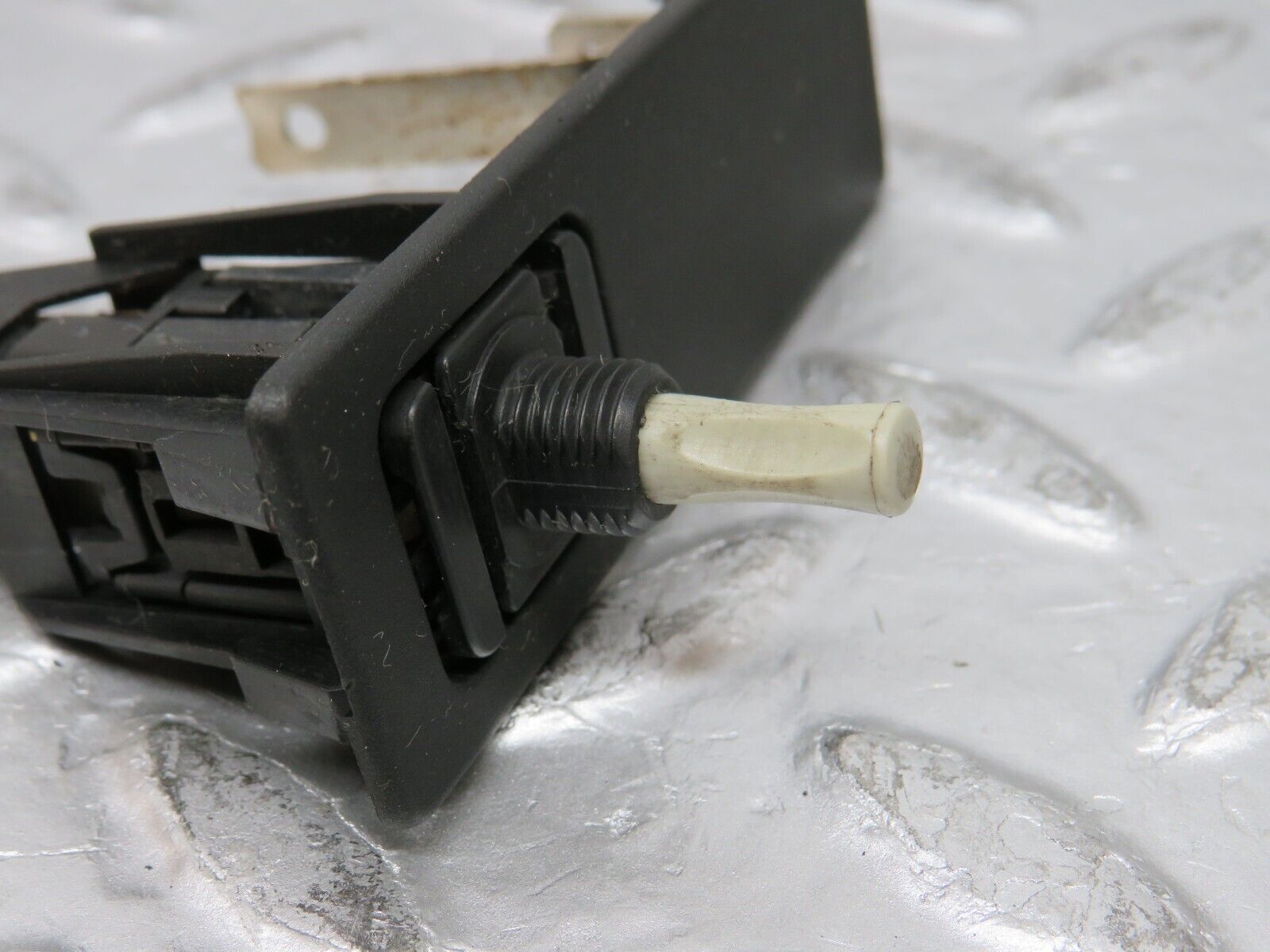 31781 Mercedes-Benz W201 190LE 1.8L Trunk Boot Light Switch 2018201211