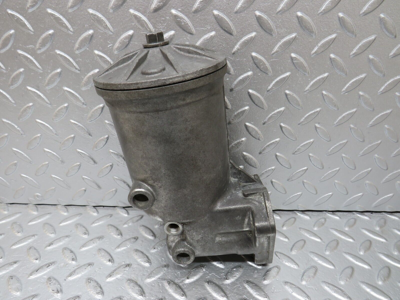 34510 Mercedes-Benz C126 380SEC Coupe Oil Filter Housing 1171801211