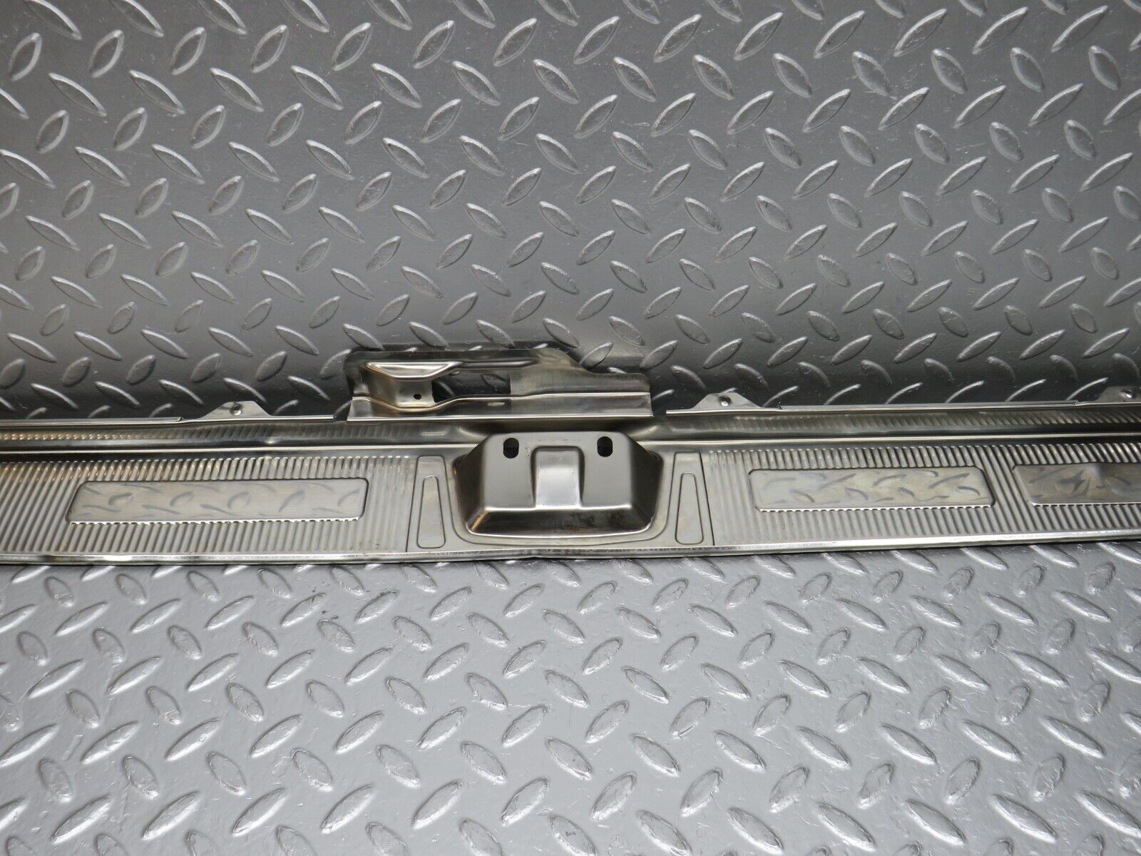 32501 Mercedes-Benz S124 300TE Trunk Edge Chrome Moulding 1246980089 000584503