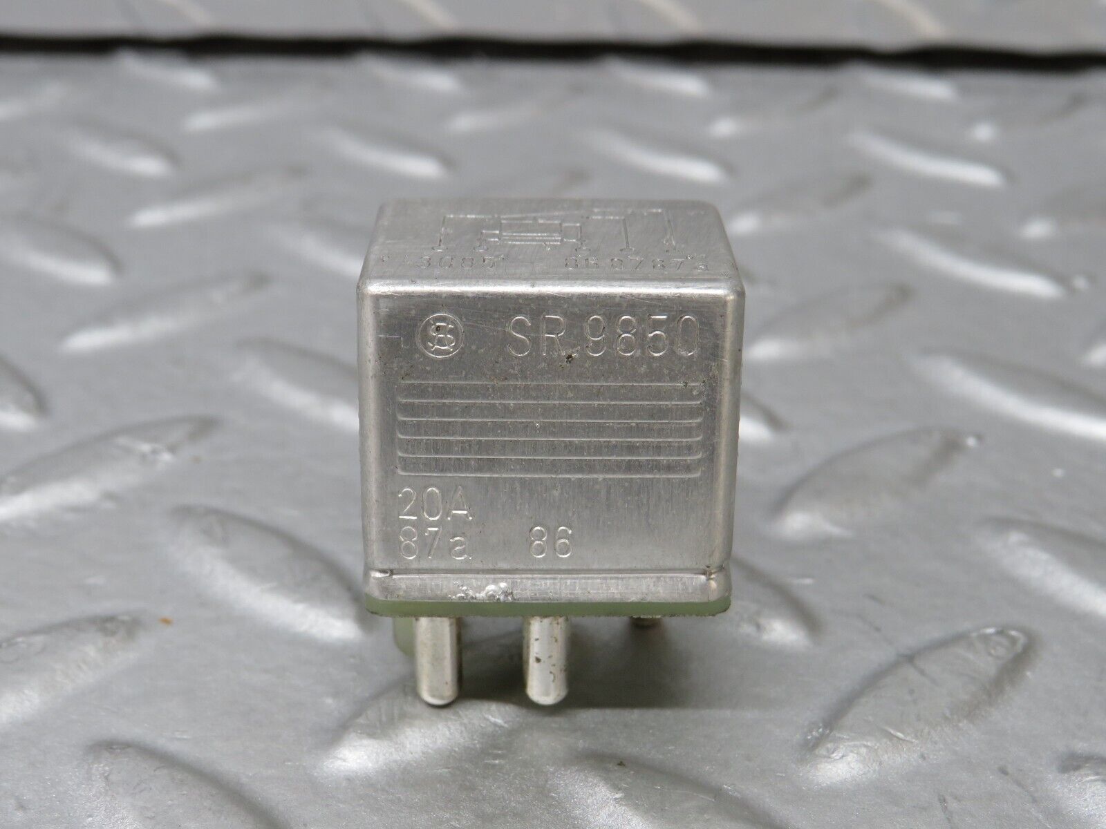 36903 Mercedes-Benz C126 420SEC Coupe Multi Purpose Relay 0015420219