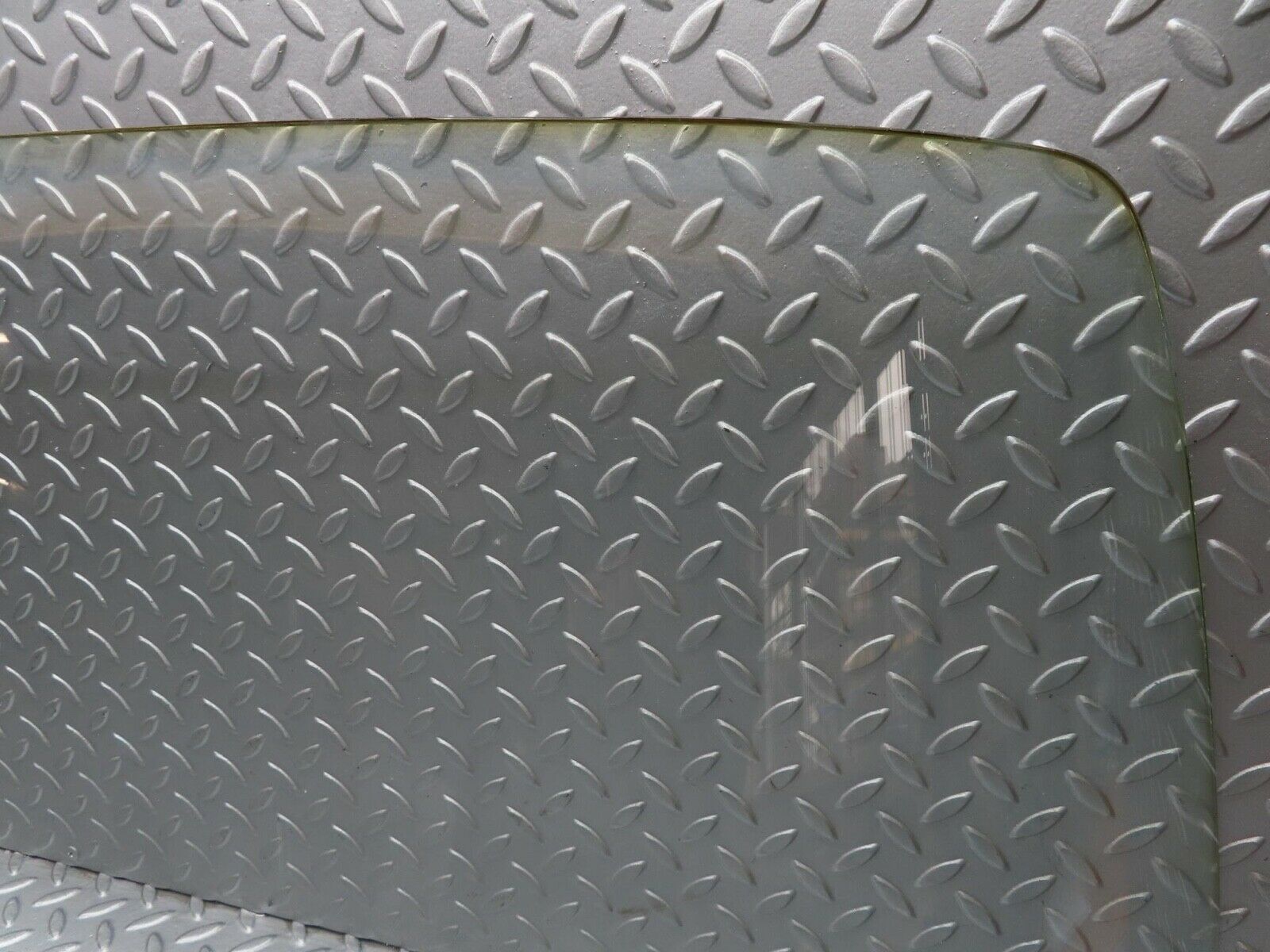 12747 Mercedes-Benz W111 220SE Front Windscreen Glass