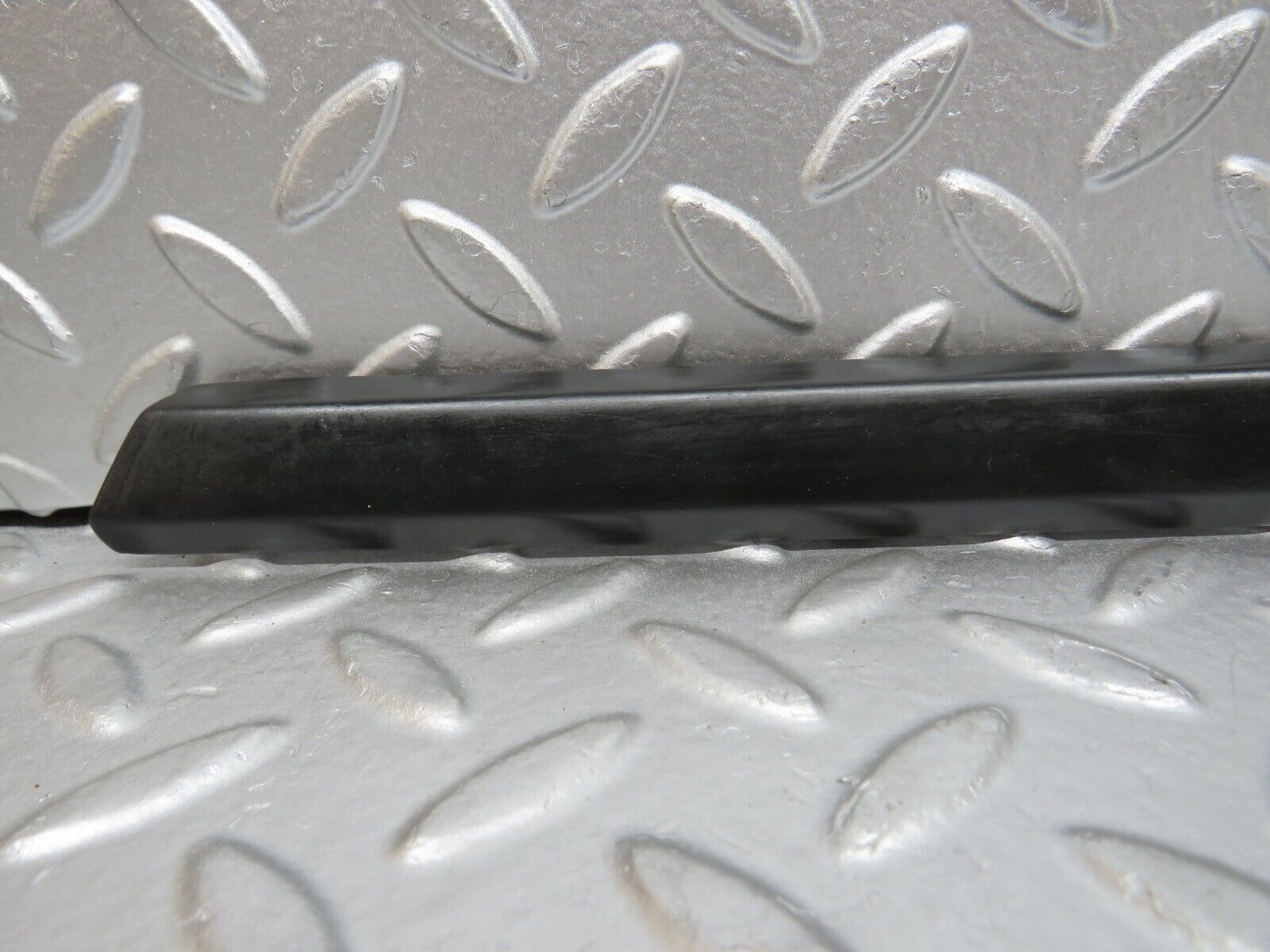 30787 Mercedes-Benz W201 190E 2.0L Rear Left Door Centre Moulding Trim