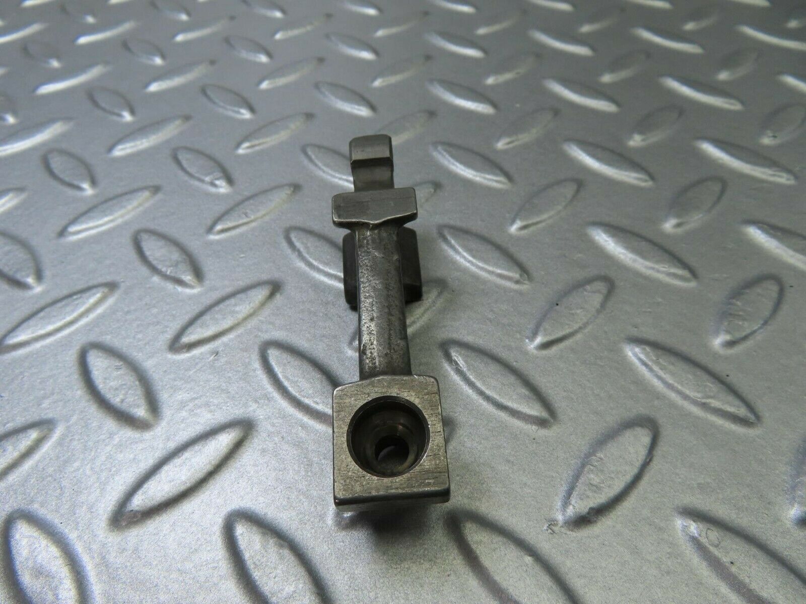 9132 Mercedes-Benz W108 Valve Rocker Arm With Retaining Spring