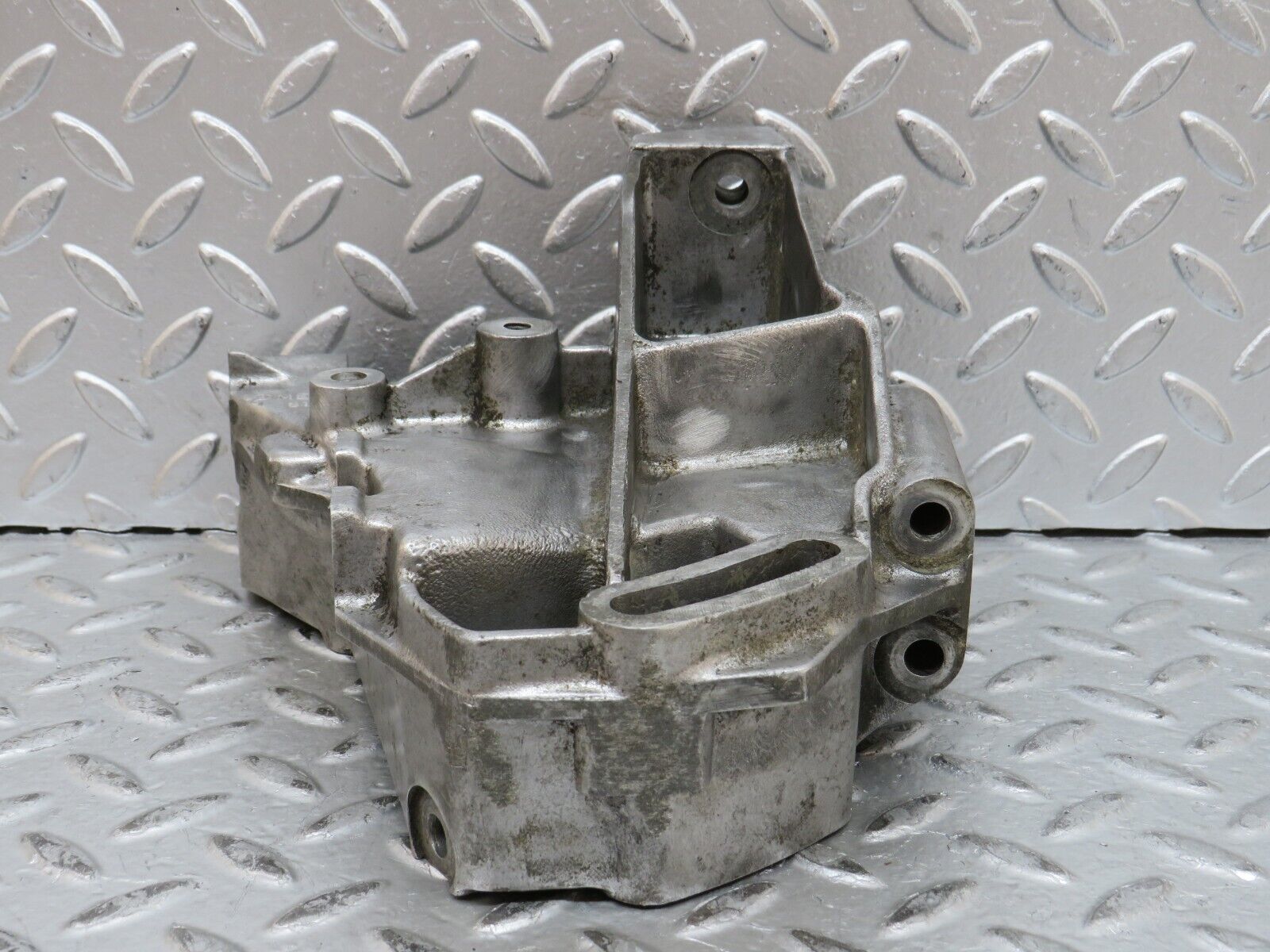 28429 Mercedes-Benz S123 240D Wagon Power Steering Pump Bracket 6172360330