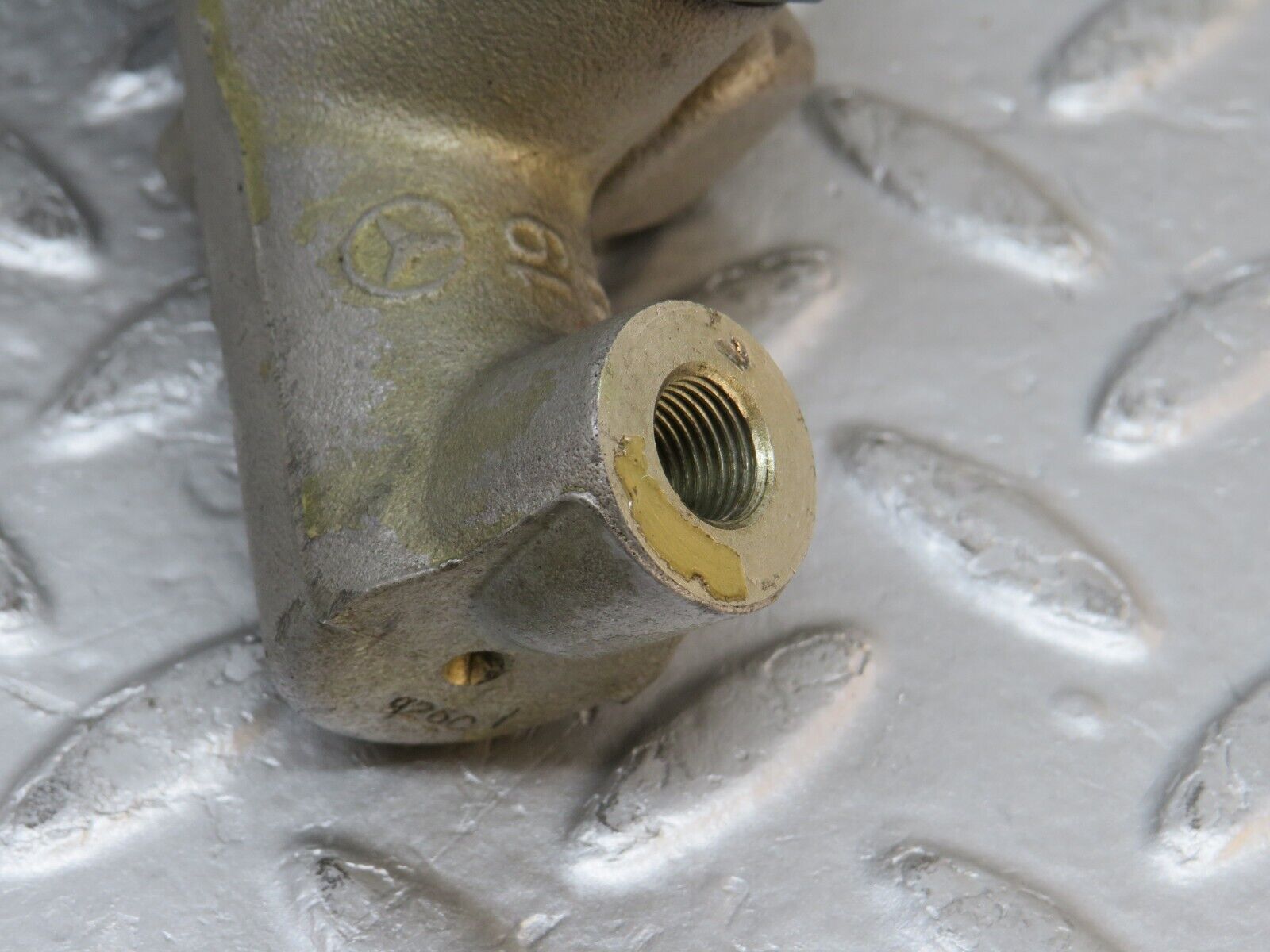 37931 Mercedes-Benz A124 320E Cabriolet Brake Master Cylinder Girling