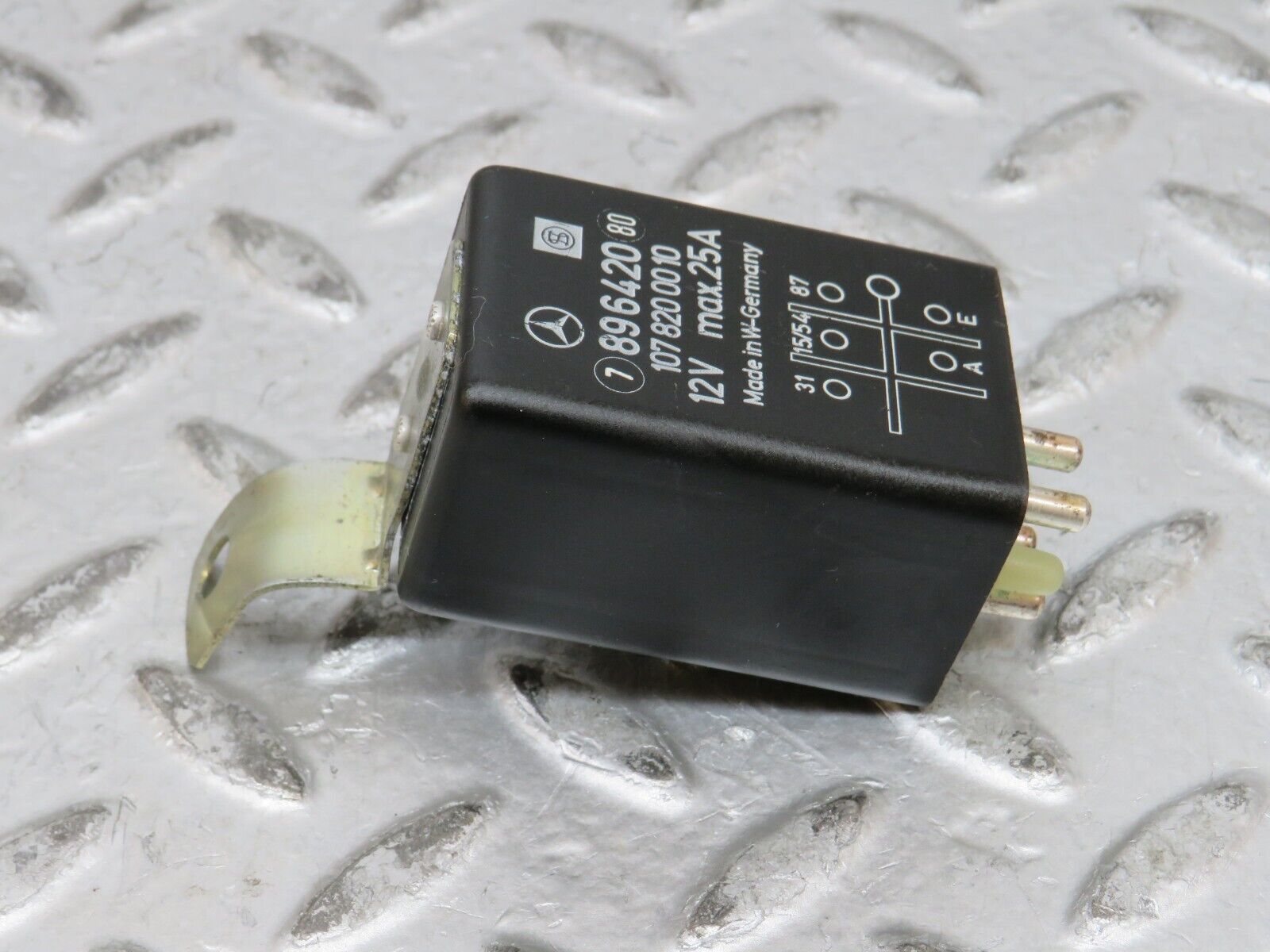 27860 Mercedes-Benz W123 280E Rear Heated Window Relay 1078200010