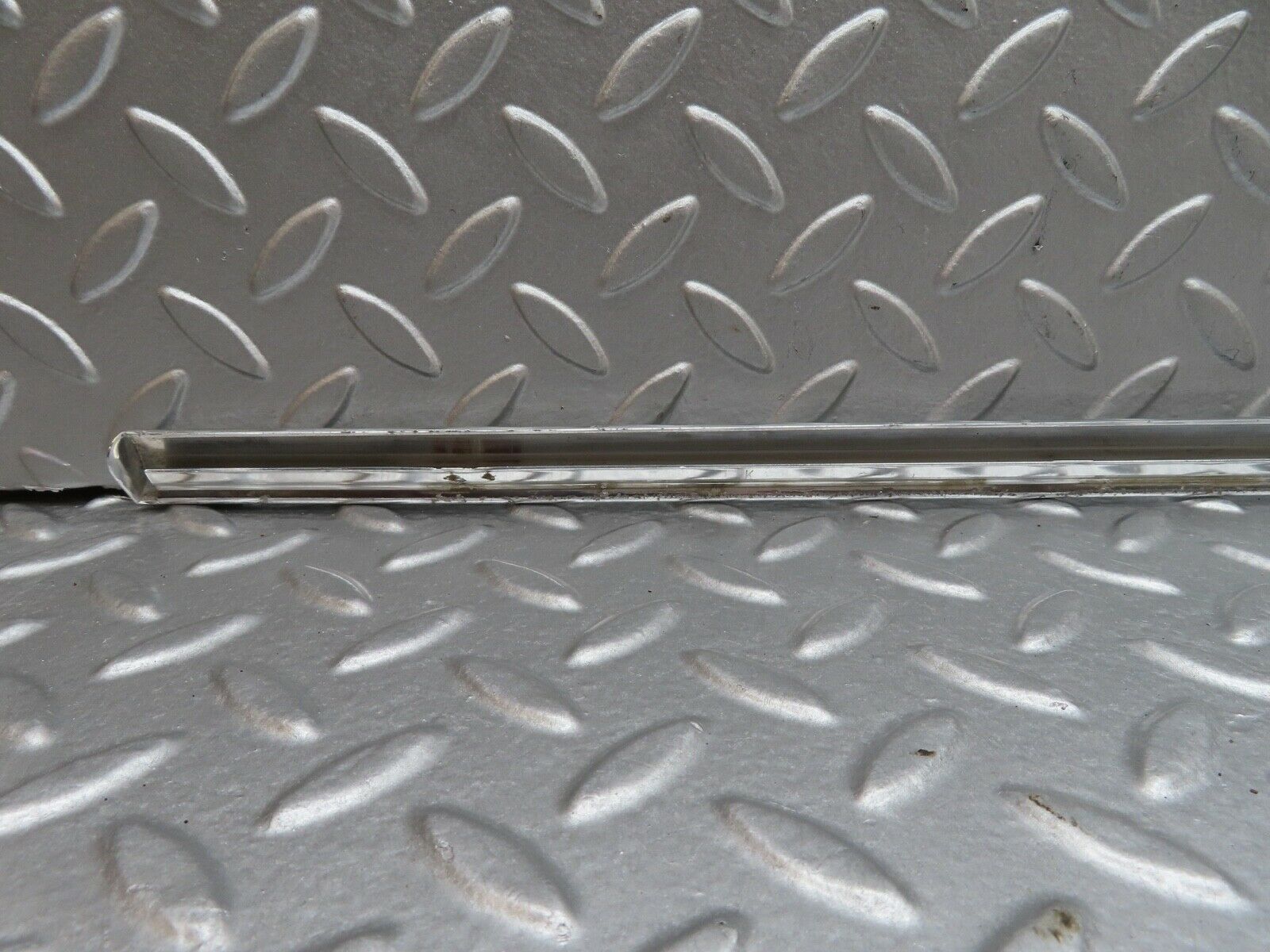 18142 Mercedes-Benz W123 200 Rear Left Door Chrome Moulding Trim