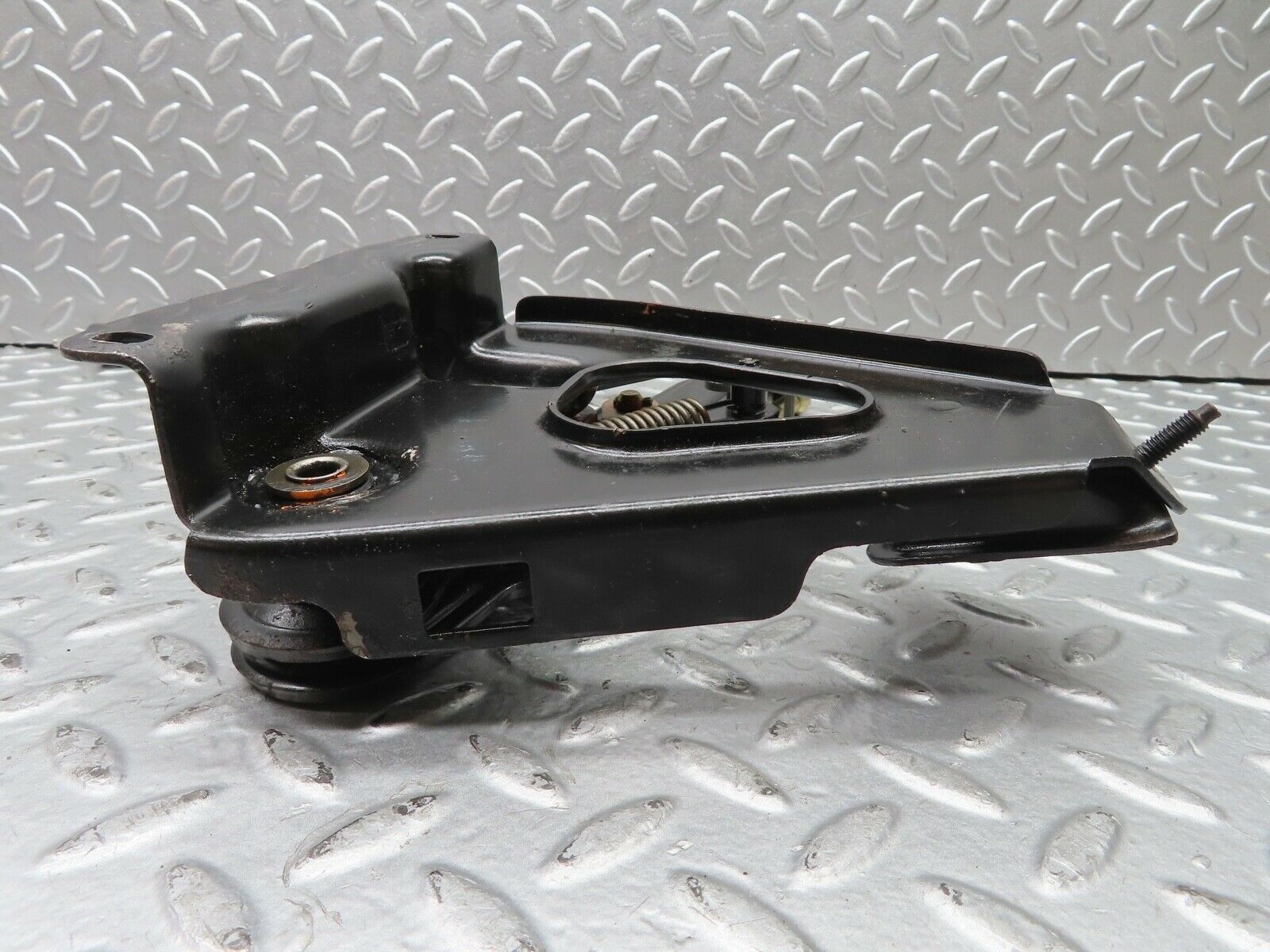 21573 Mercedes-Benz W126 300SE Handbrake Regulator