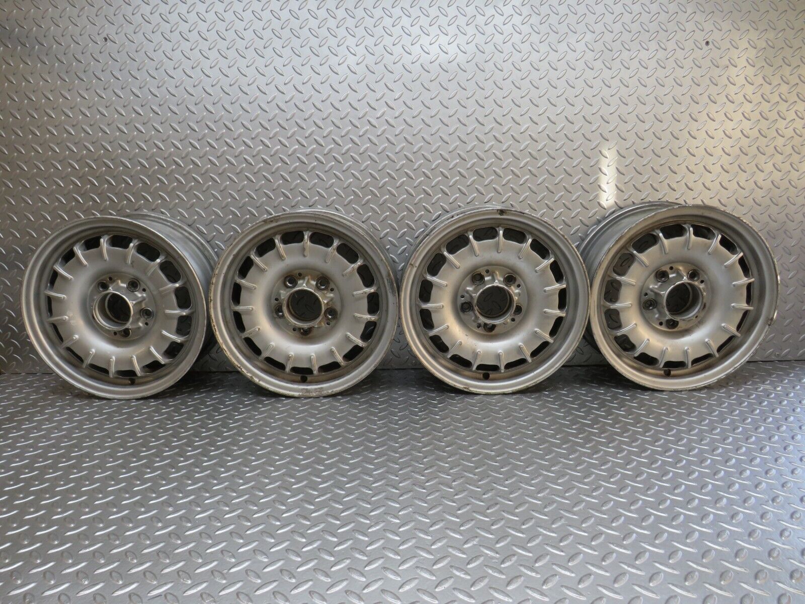 32227 Mercedes-Benz W123 Alloy Wheel Set Mexican Hat 5.5Jx14H2 ET30 1234001702
