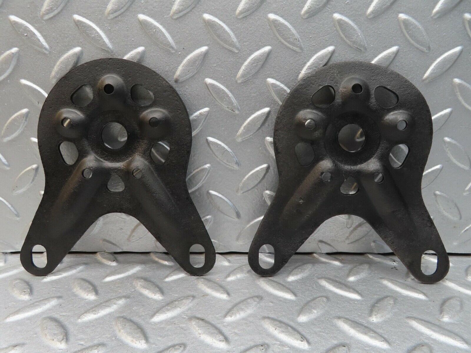 14283 Mercedes-Benz W116 350SE Rear Suspension Axle Mounting Bracket