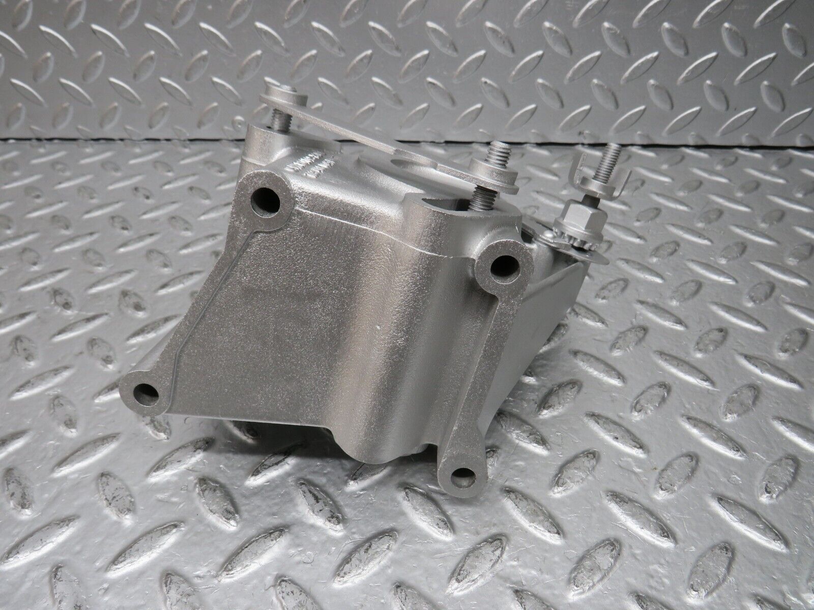 29891 Mercedes-Benz W123 230E Power Steering Pump Bracket 1234660041