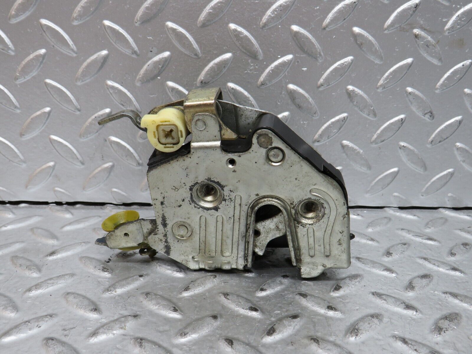 29050 Mercedes-Benz C124 320CE Coupe Right Door Lock Mechanism