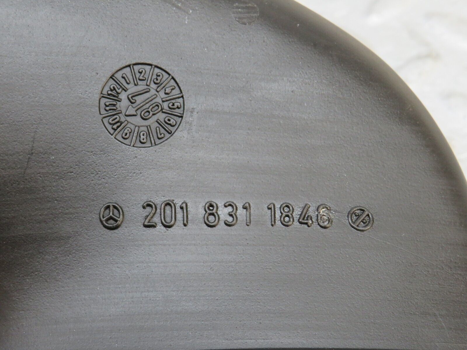 33584 Mercedes-Benz W201 190E 2.0L Air Duct Pipe Hose Right 2018311846 2018311646