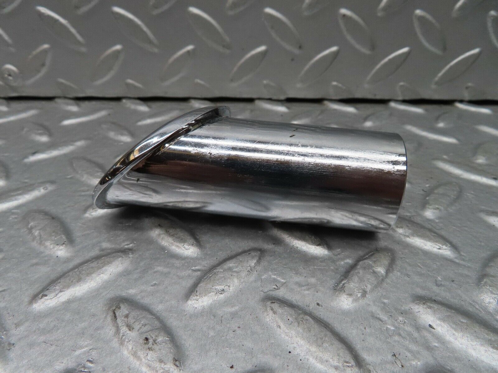 18234 Mercedes-Benz W111 220SE Coupe Dashboard Chrome Air Vent