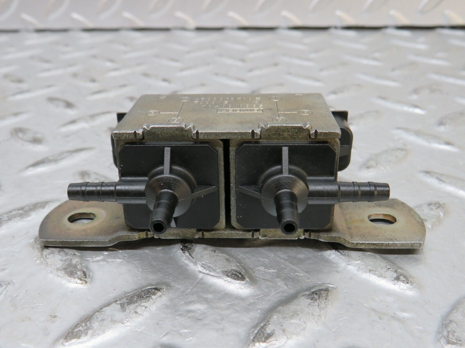 27693 Mercedes-Benz S124 300TE Wagon Solenoid Vacuum Valve 0025400697