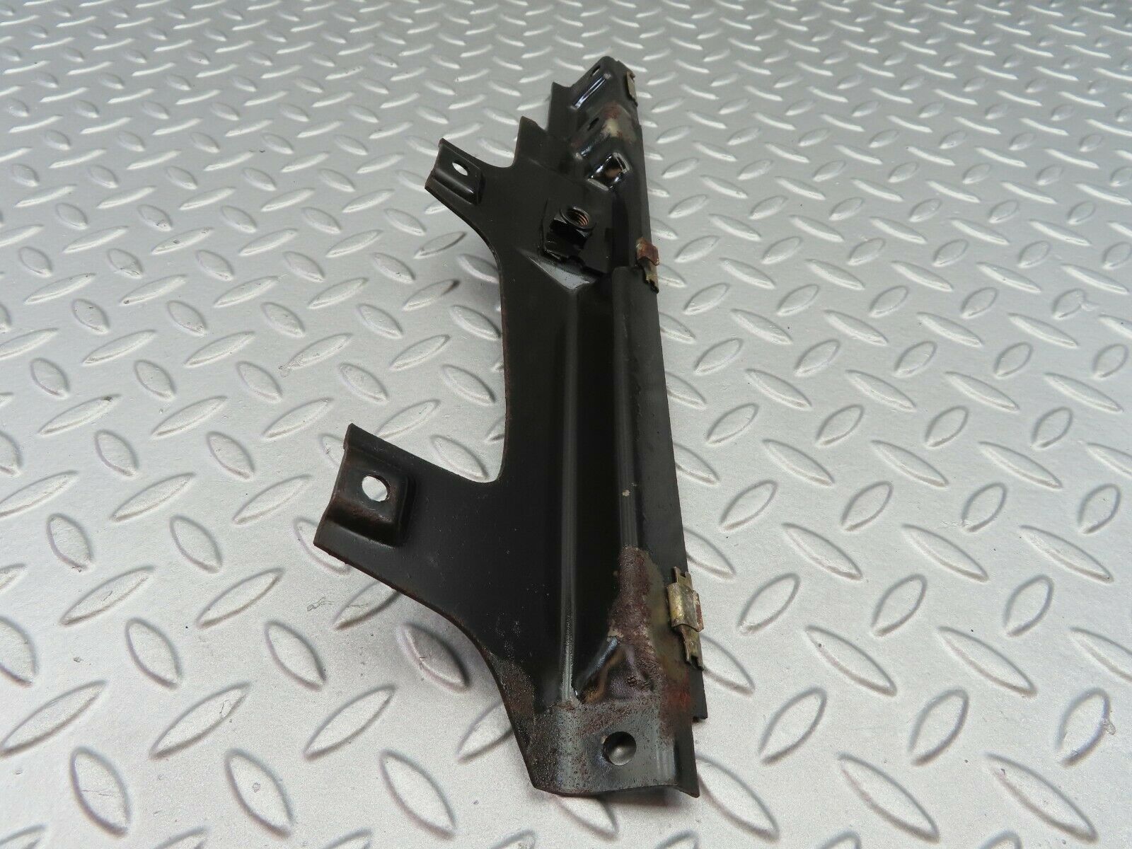 6888 Mercedes-Benz C107 350SLC Coupe Rear Left Inner Window Seal Holder Bracket