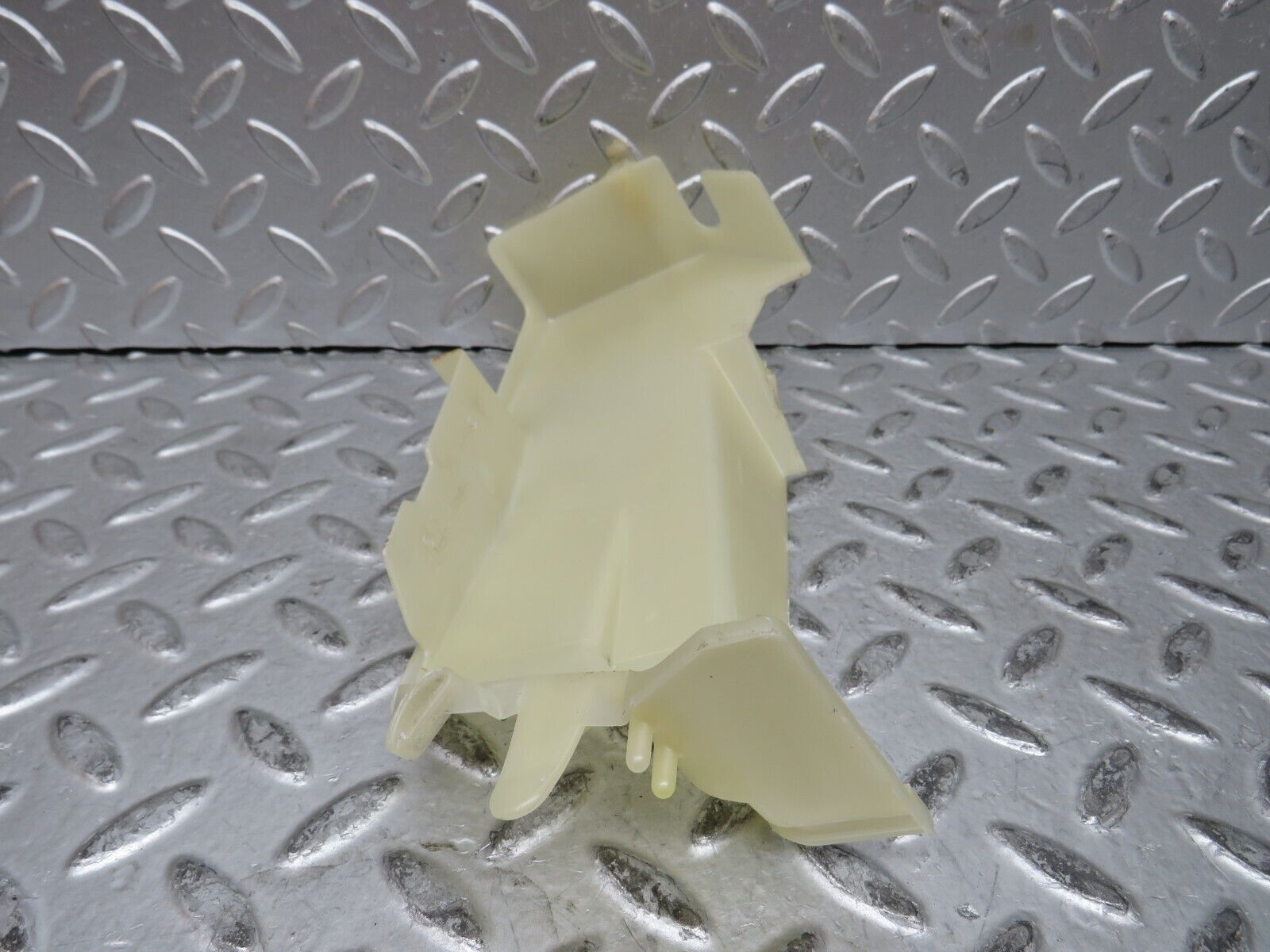 29111 Mercedes-Benz C124 320CE Left Door Lock Mechanism Cover 1247231908