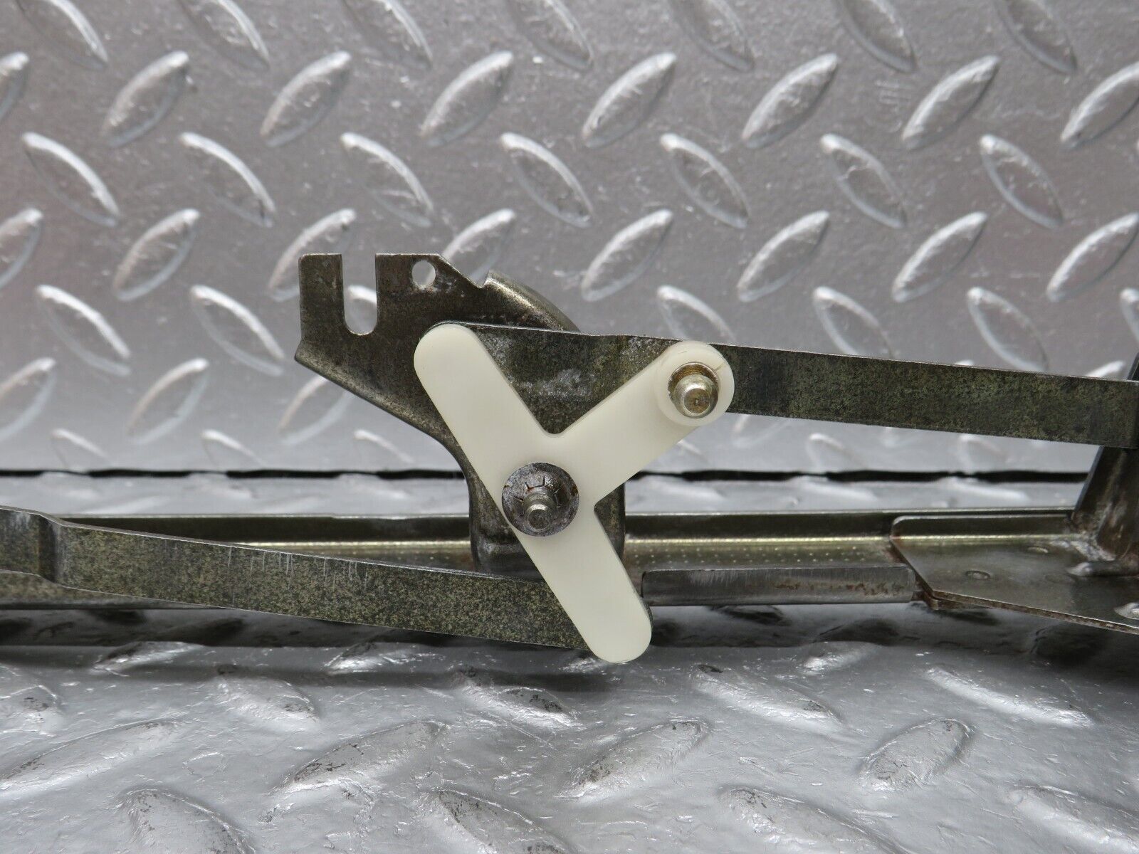 32779 Mercedes-Benz S124 300TE Wagon Heater Box Vacuum Actuator